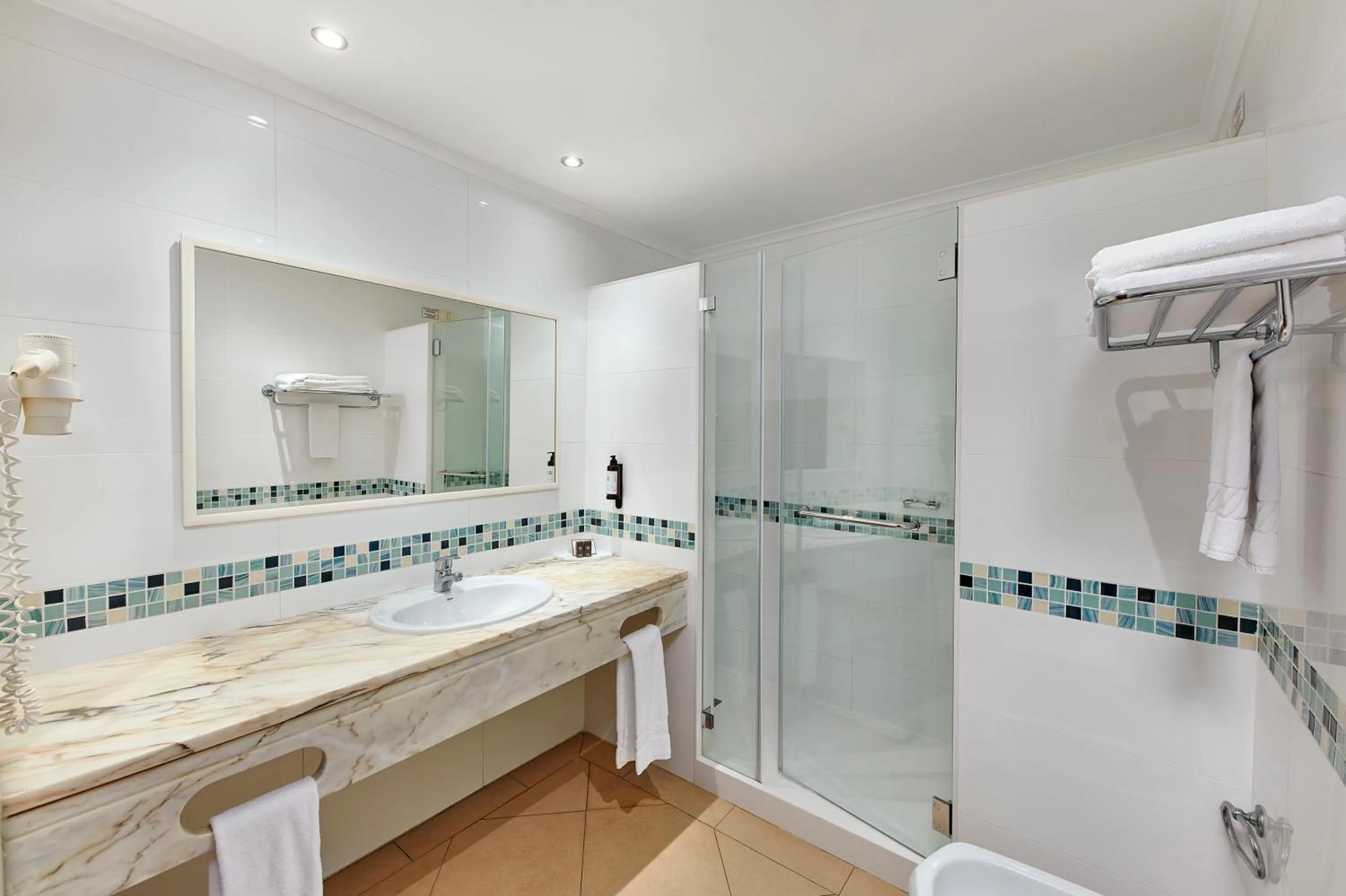 Bathroom in Hotel Apartamento Brisa Sol