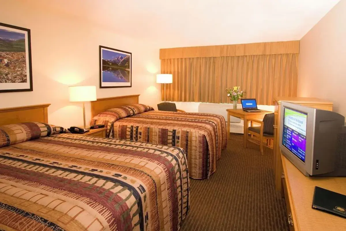 Queen Room with Two Queen Beds - single occupancy - Non-Smoking (Non-Pet Friendly) in Woodlands Inn & Suites Queen Room with Two Queen Beds - single occupancy - Non-Smoking (Non-Pet Friendly) in Woodlands Inn & Suites