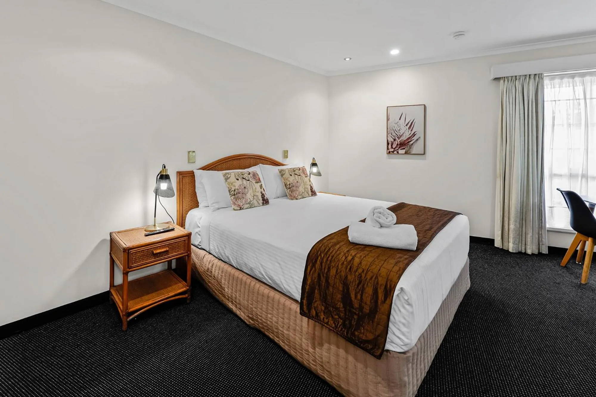 Bedroom, Bed in Sapphire Waters Motor Inn