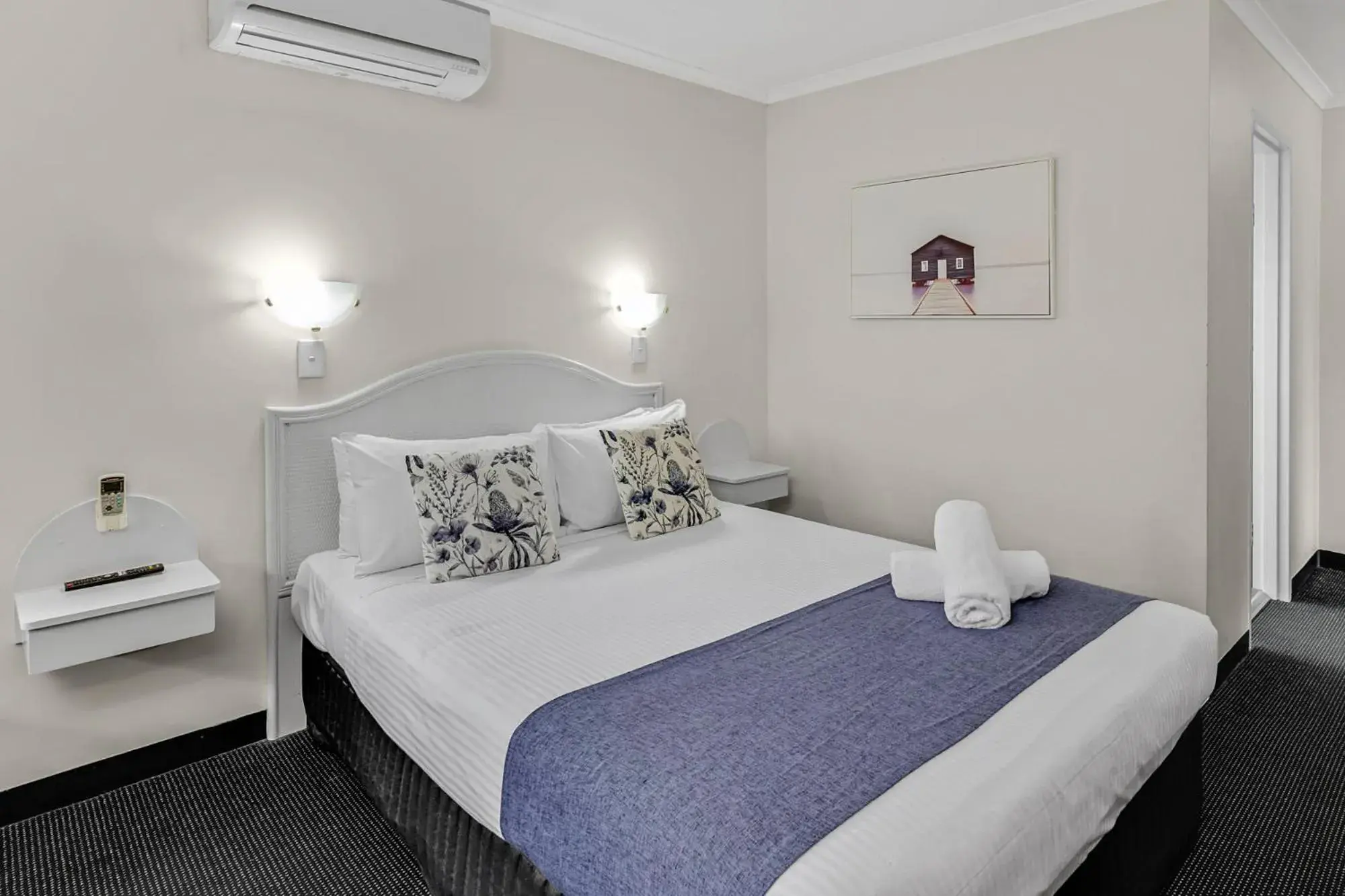 Bedroom, Bed in Sapphire Waters Motor Inn Bedroom, Bed in Sapphire Waters Motor Inn