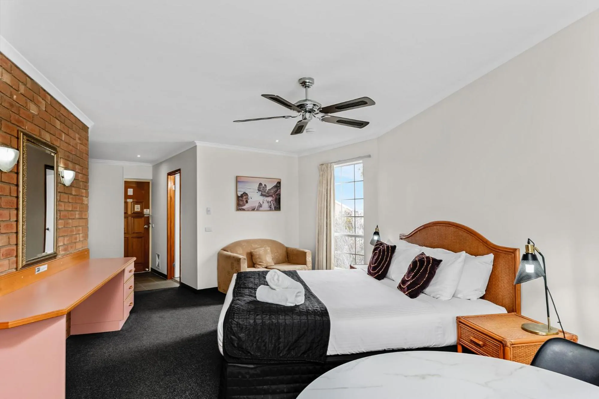 Bedroom, Bed in Sapphire Waters Motor Inn