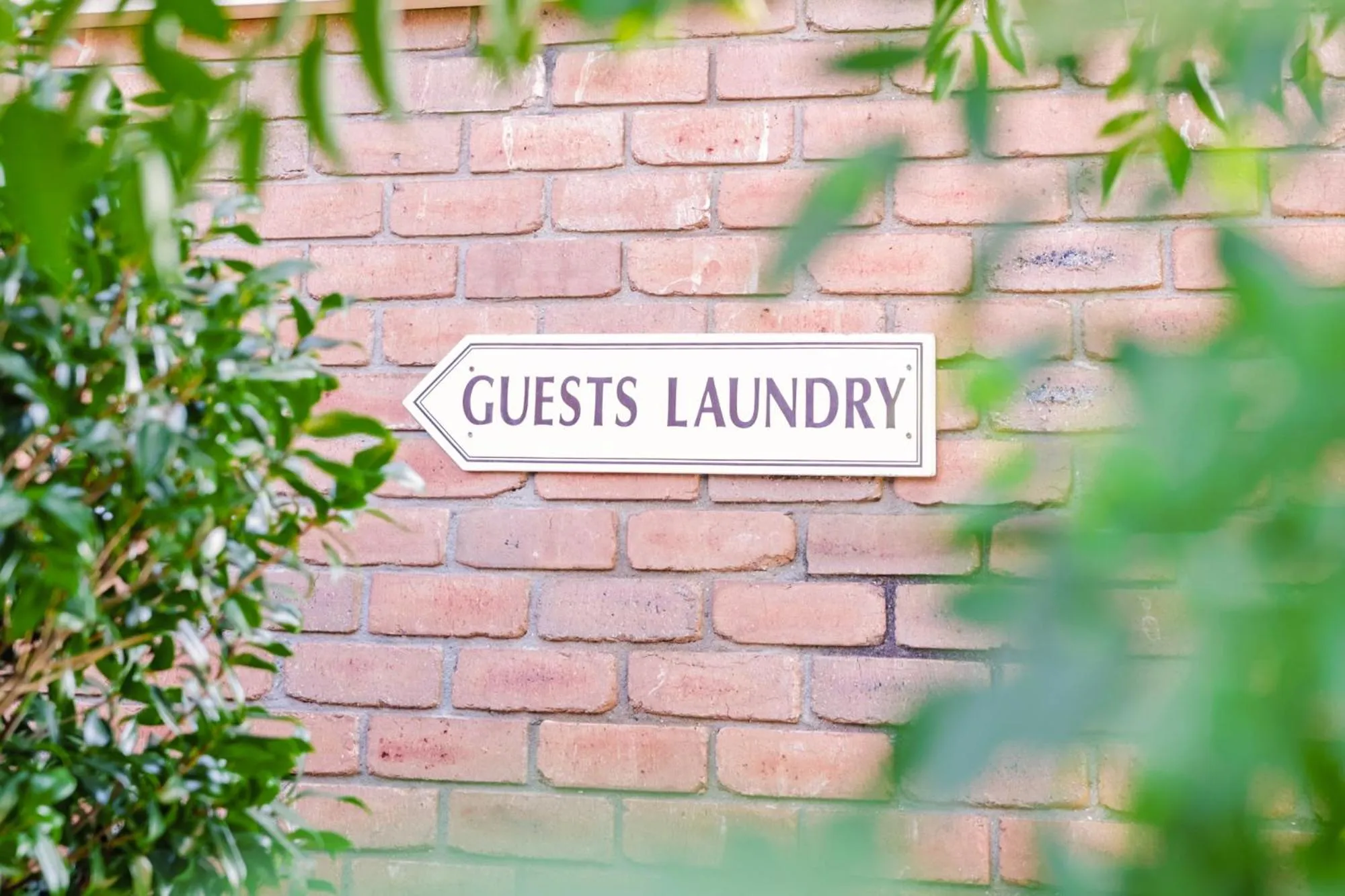 Logo/Certificate/Sign in Sapphire Waters Motor Inn