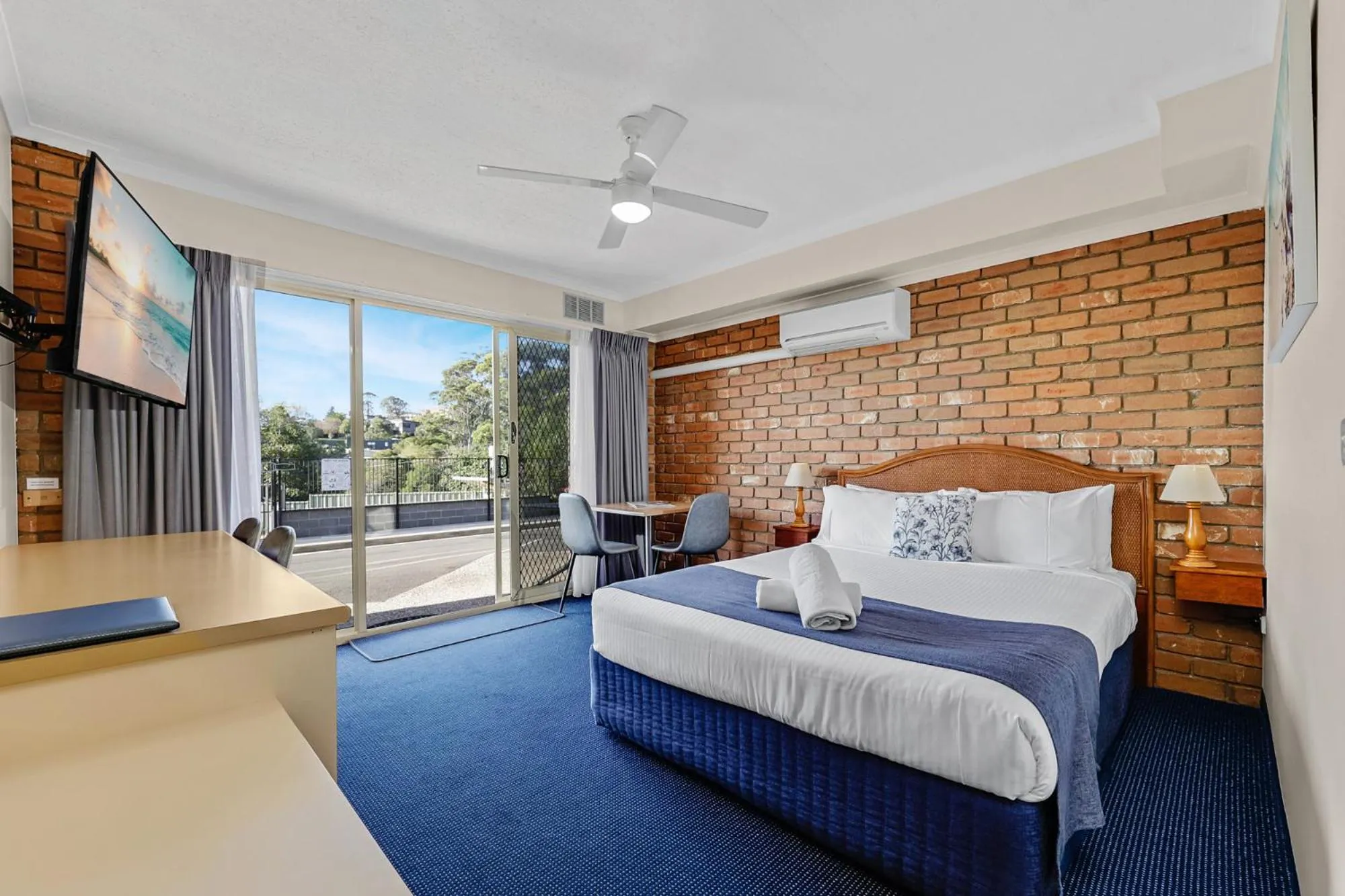 Bedroom, Bed in Sapphire Waters Motor Inn