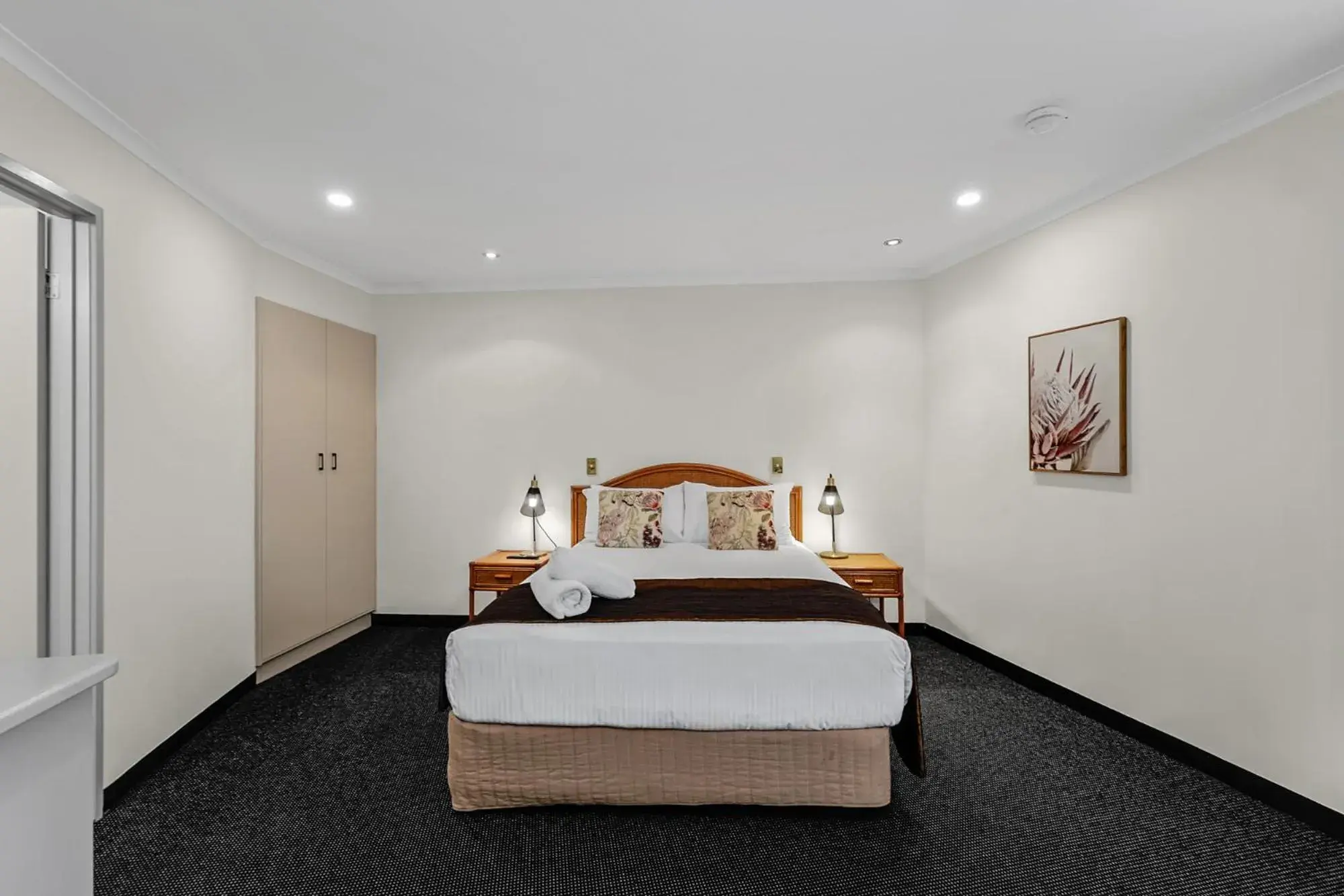 Bedroom, Bed in Sapphire Waters Motor Inn Bedroom, Bed in Sapphire Waters Motor Inn