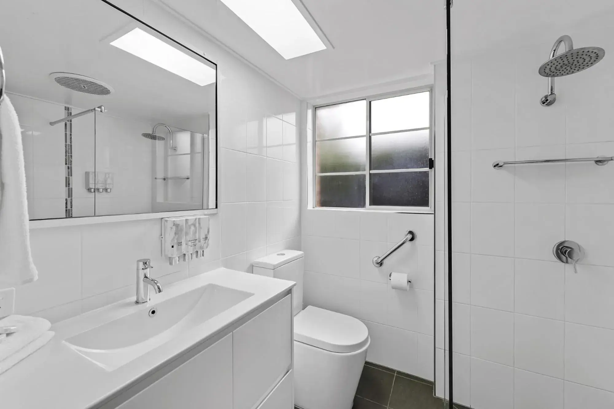 Executive Family Room in Sapphire Waters Motor Inn Executive Family Room in Sapphire Waters Motor Inn