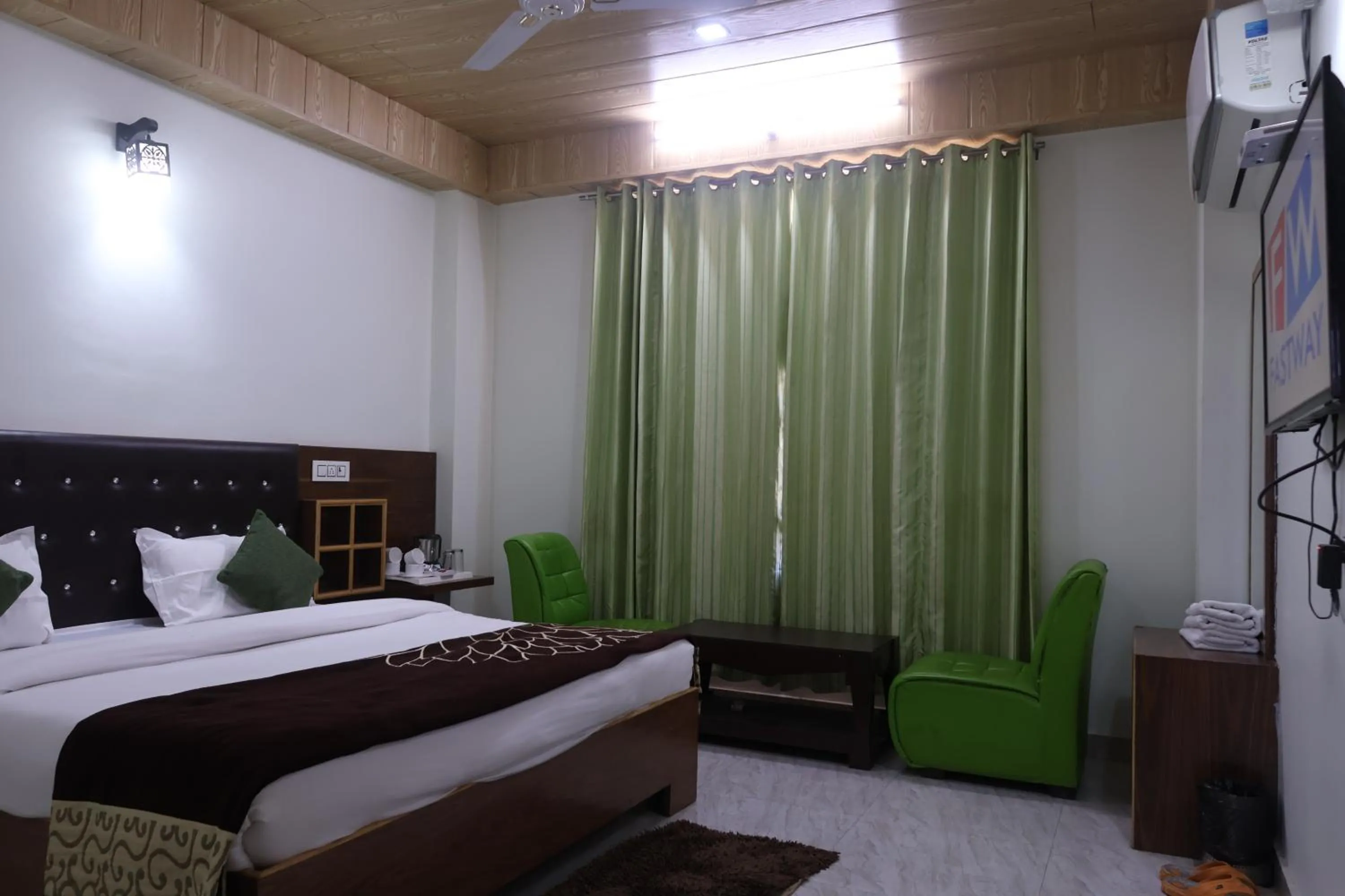 Bedroom, Bed in Hotel Sarla Regency