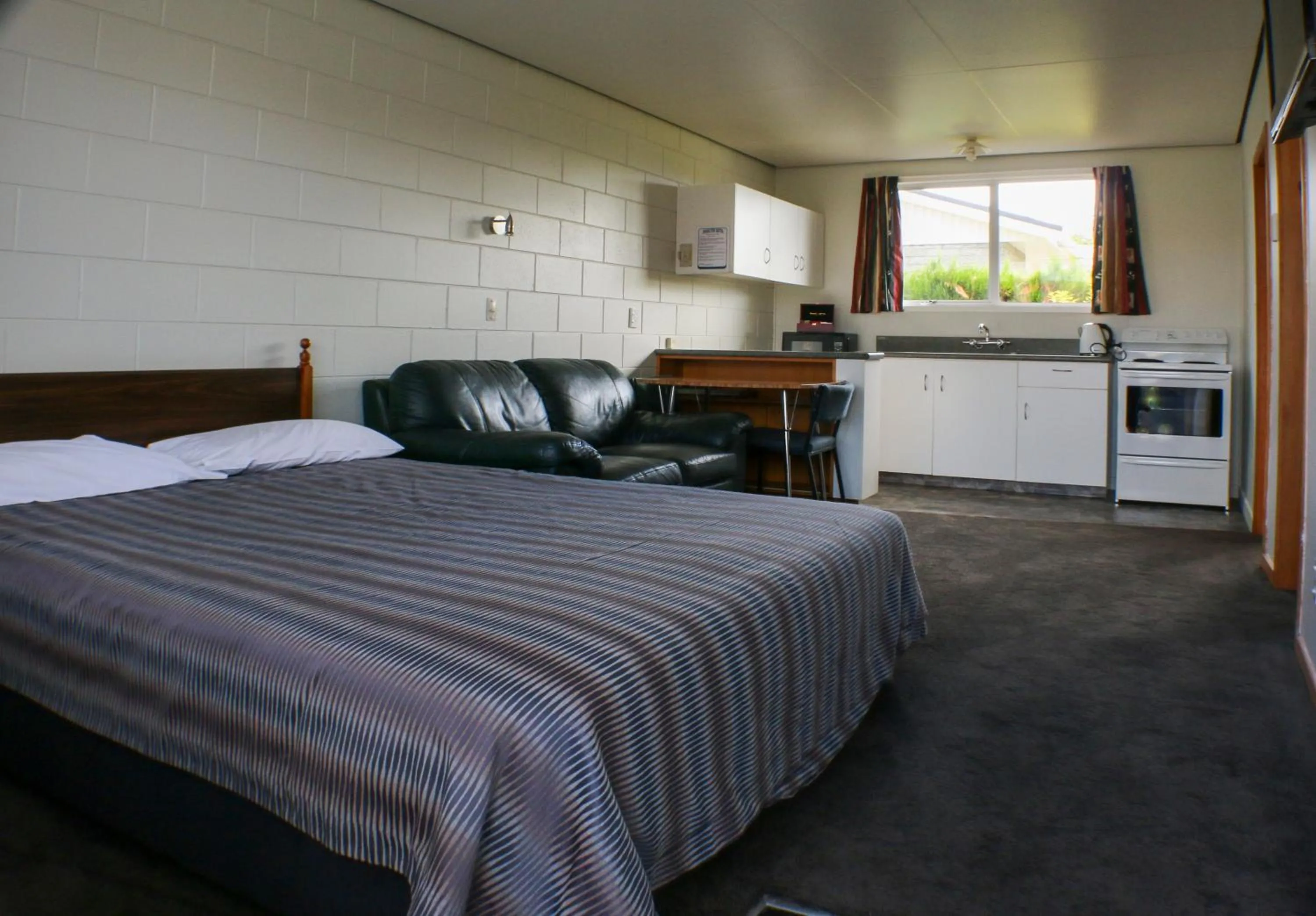 Bed in Charlton Motel