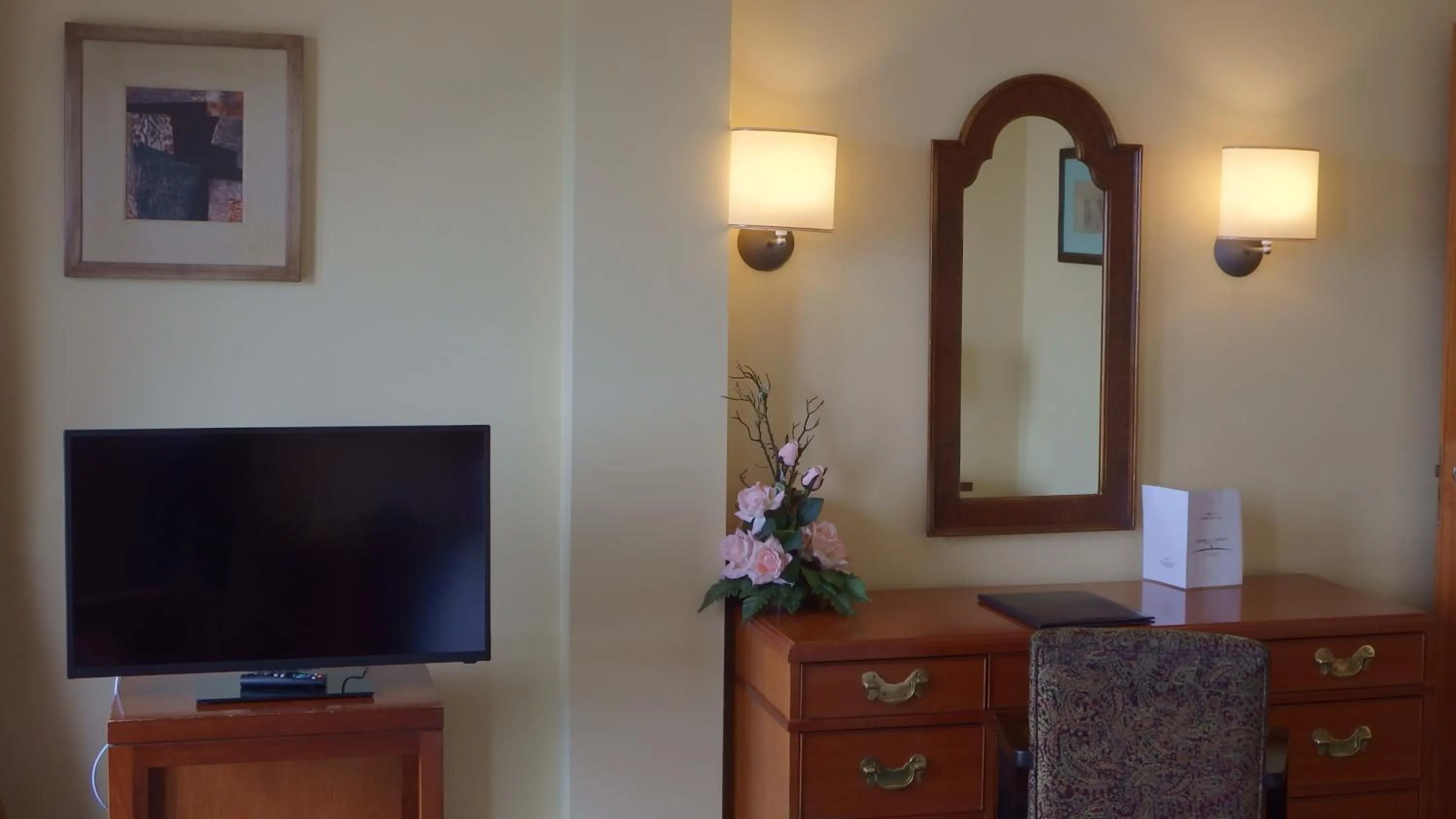 Bedroom in Golden Tulip Caramulo