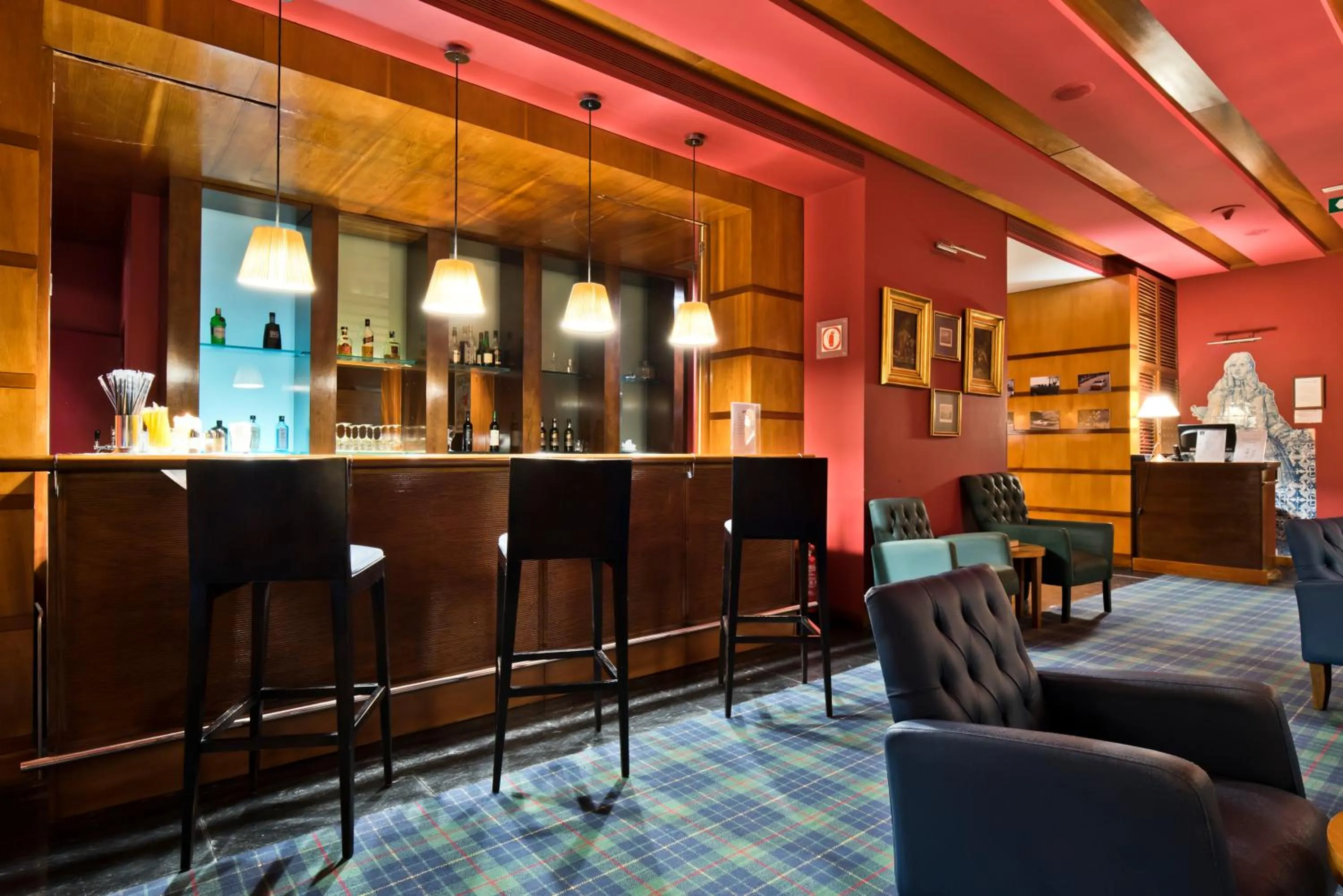 Lounge or bar in Golden Tulip Caramulo