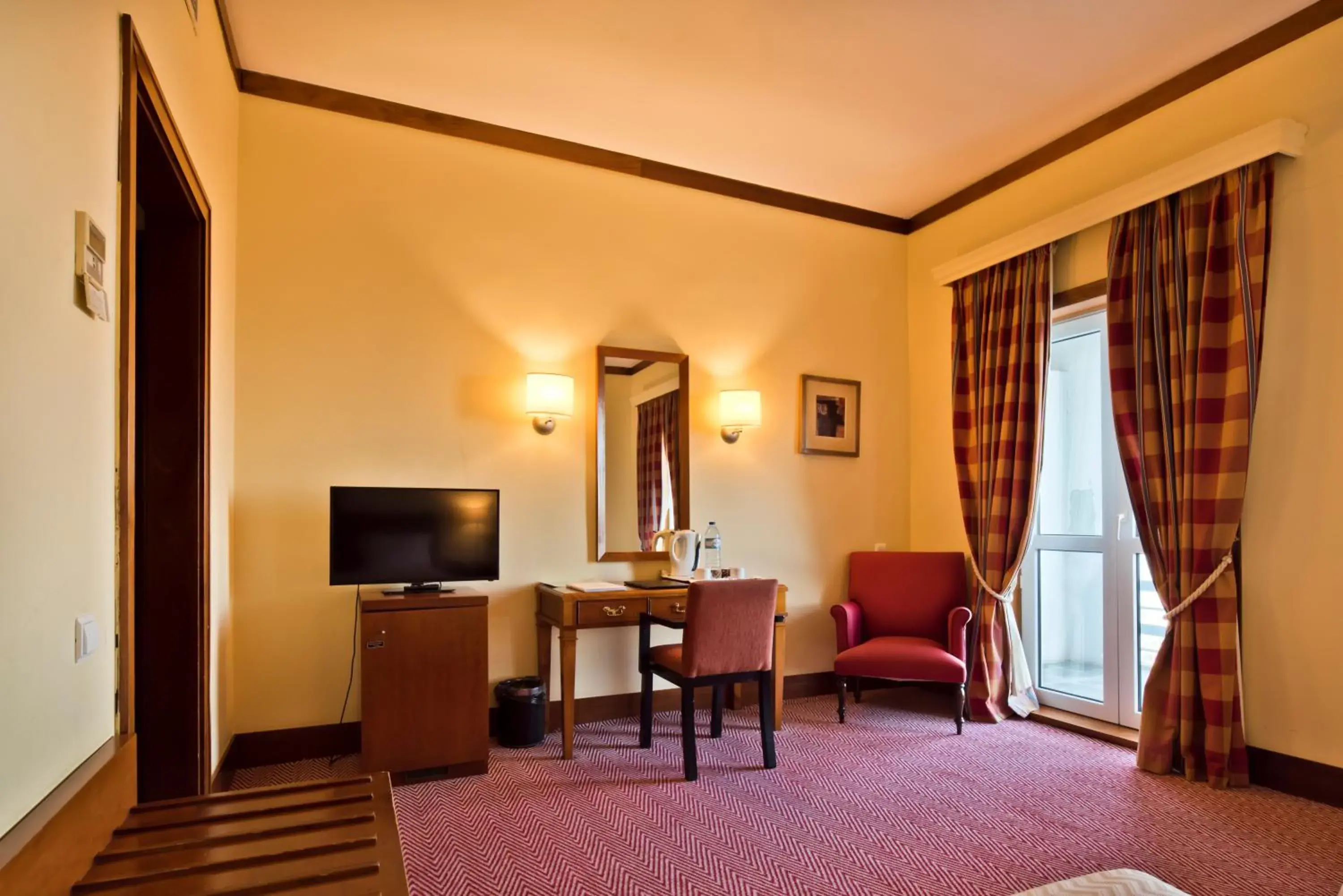 TV and multimedia, Bed in Golden Tulip Caramulo TV and multimedia, Bed in Golden Tulip Caramulo