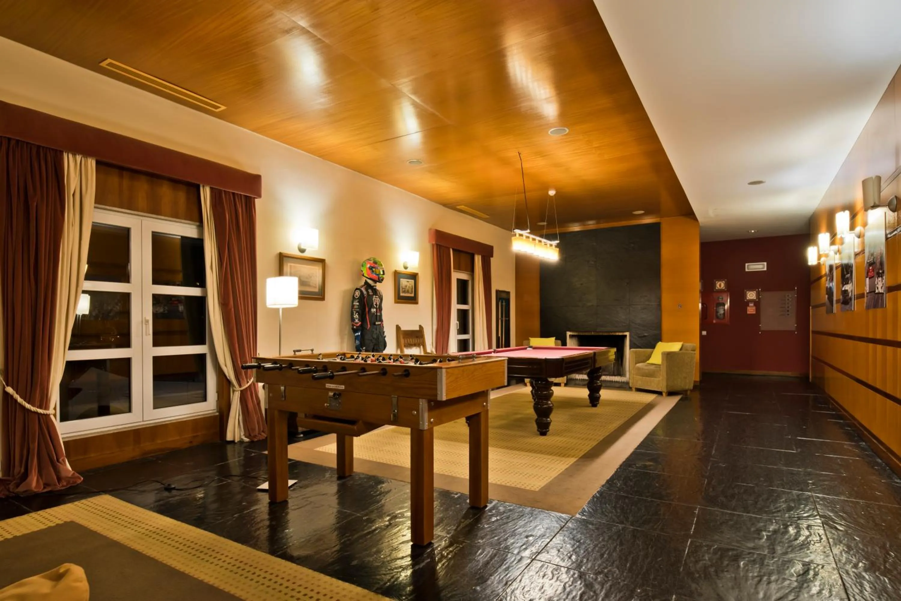 Billiard in Golden Tulip Caramulo