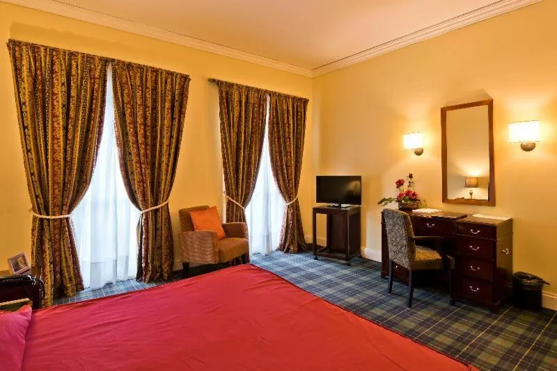 Bed in Golden Tulip Caramulo