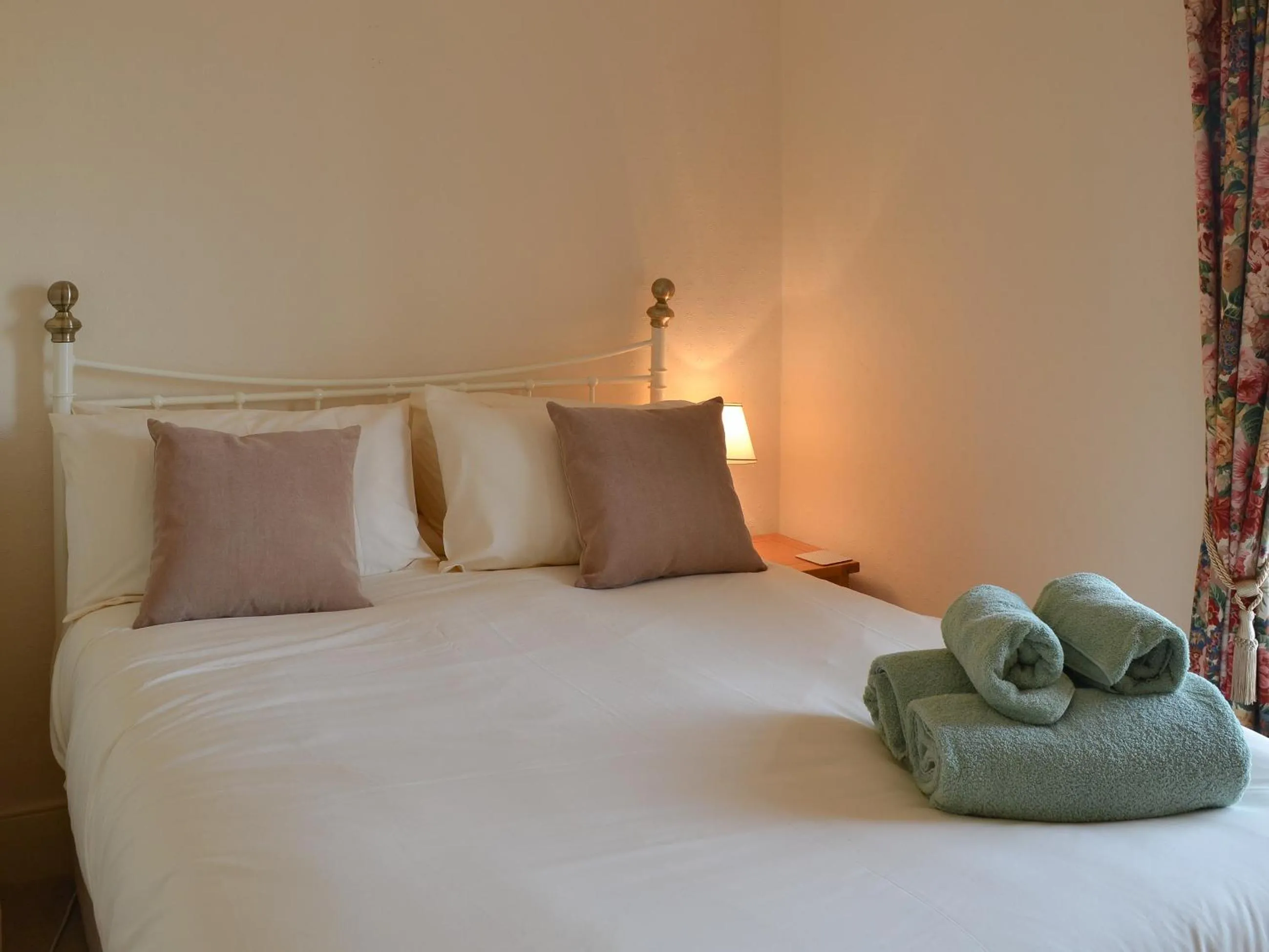 Property building, Bed in Oswin Cottge