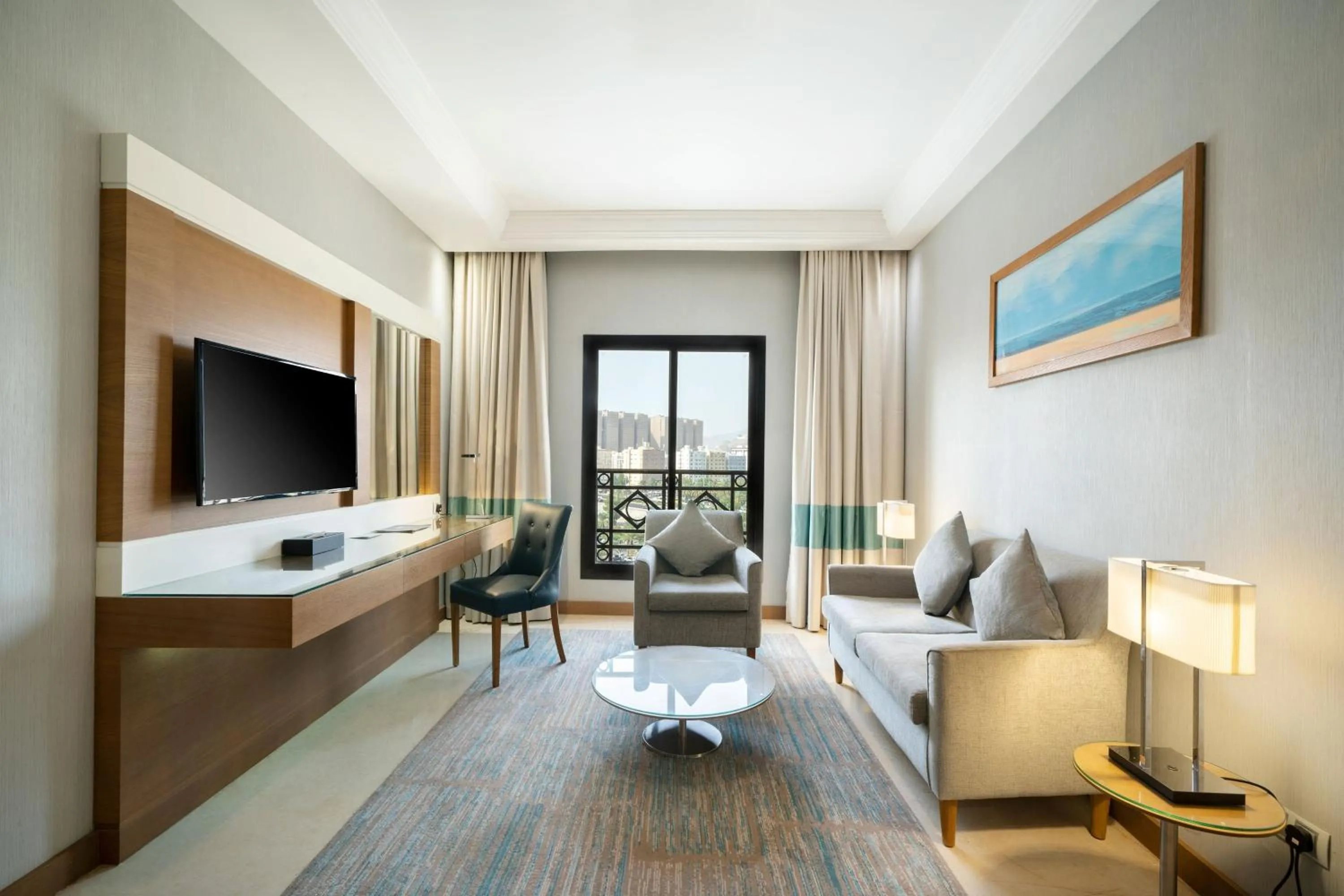 Living room in Four Points by Sheraton Makkah Al Naseem