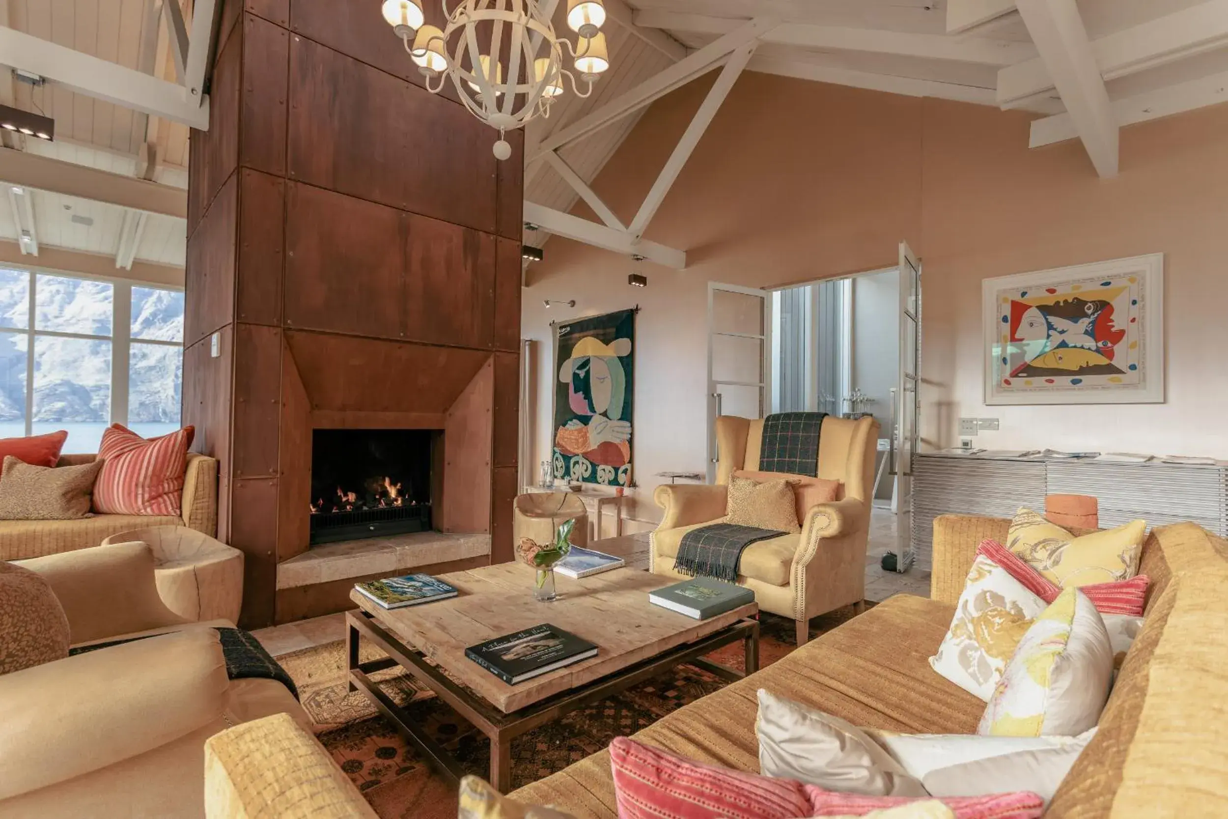 Lounge or bar in Rosewood Matakauri Lounge or bar in Rosewood Matakauri