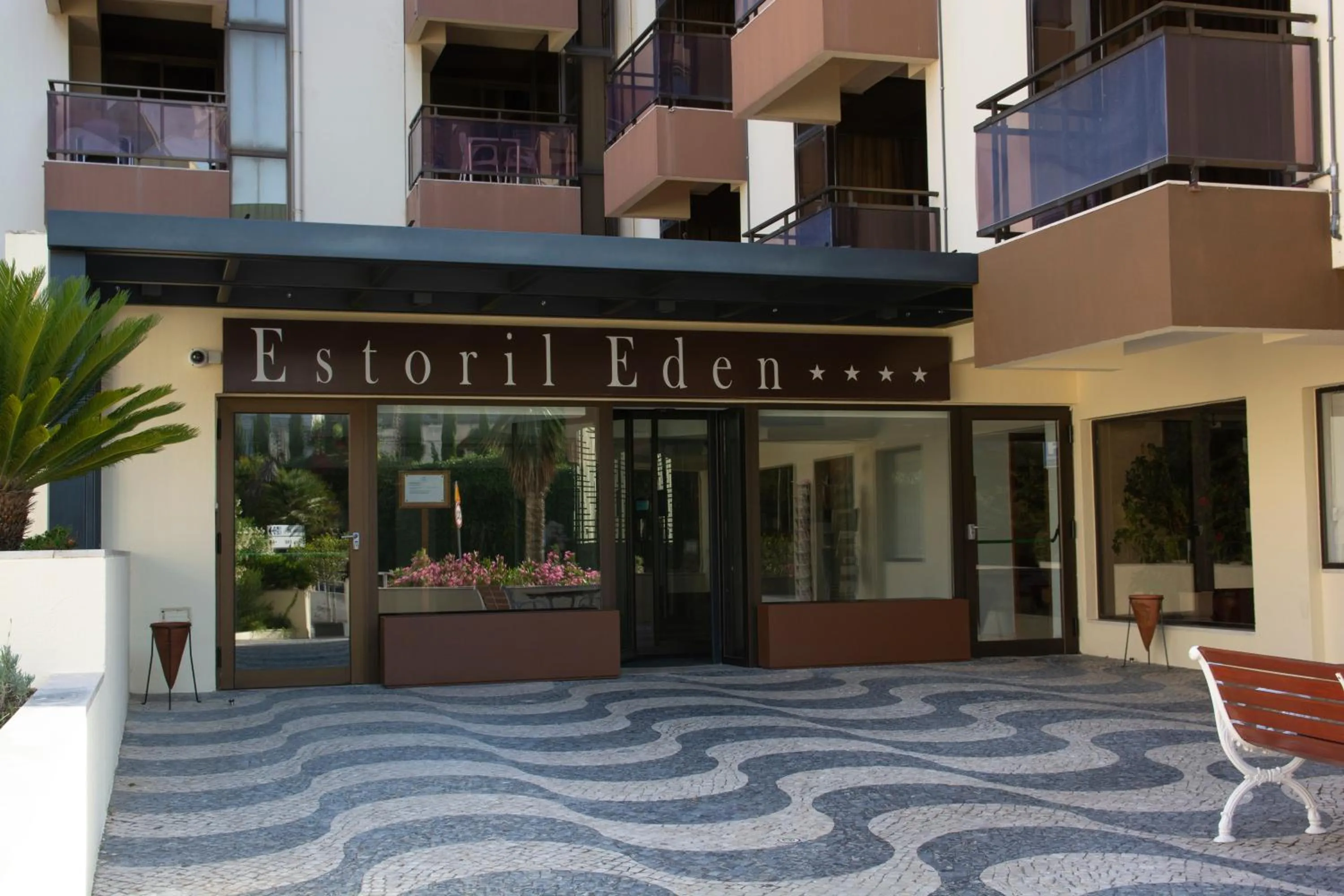 Facade/entrance in Hotel Estoril Eden