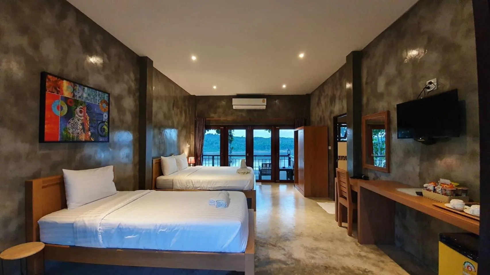 Bed in Chiang Klong Riverside Resort