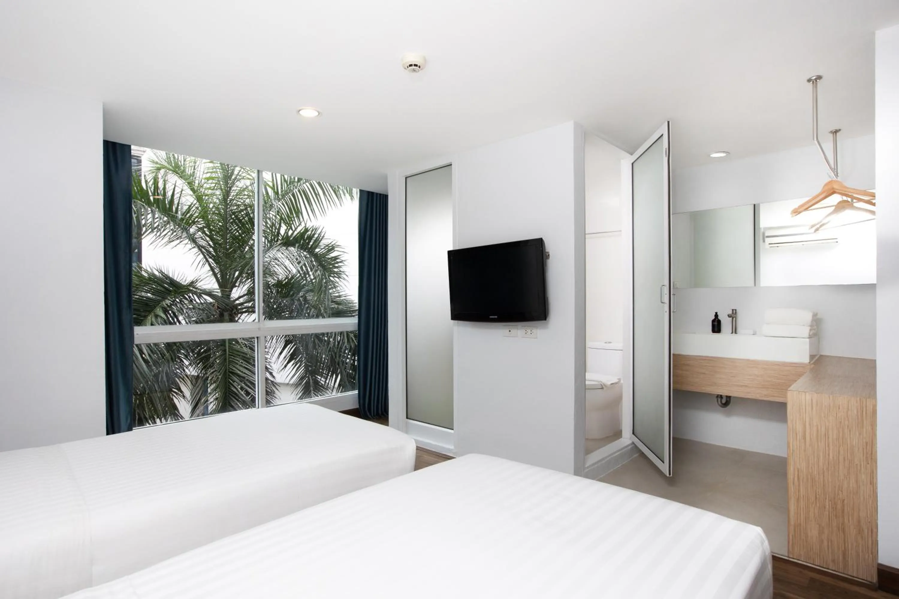 Photo of the whole room, Bed in Nantra Sukhumvit 39