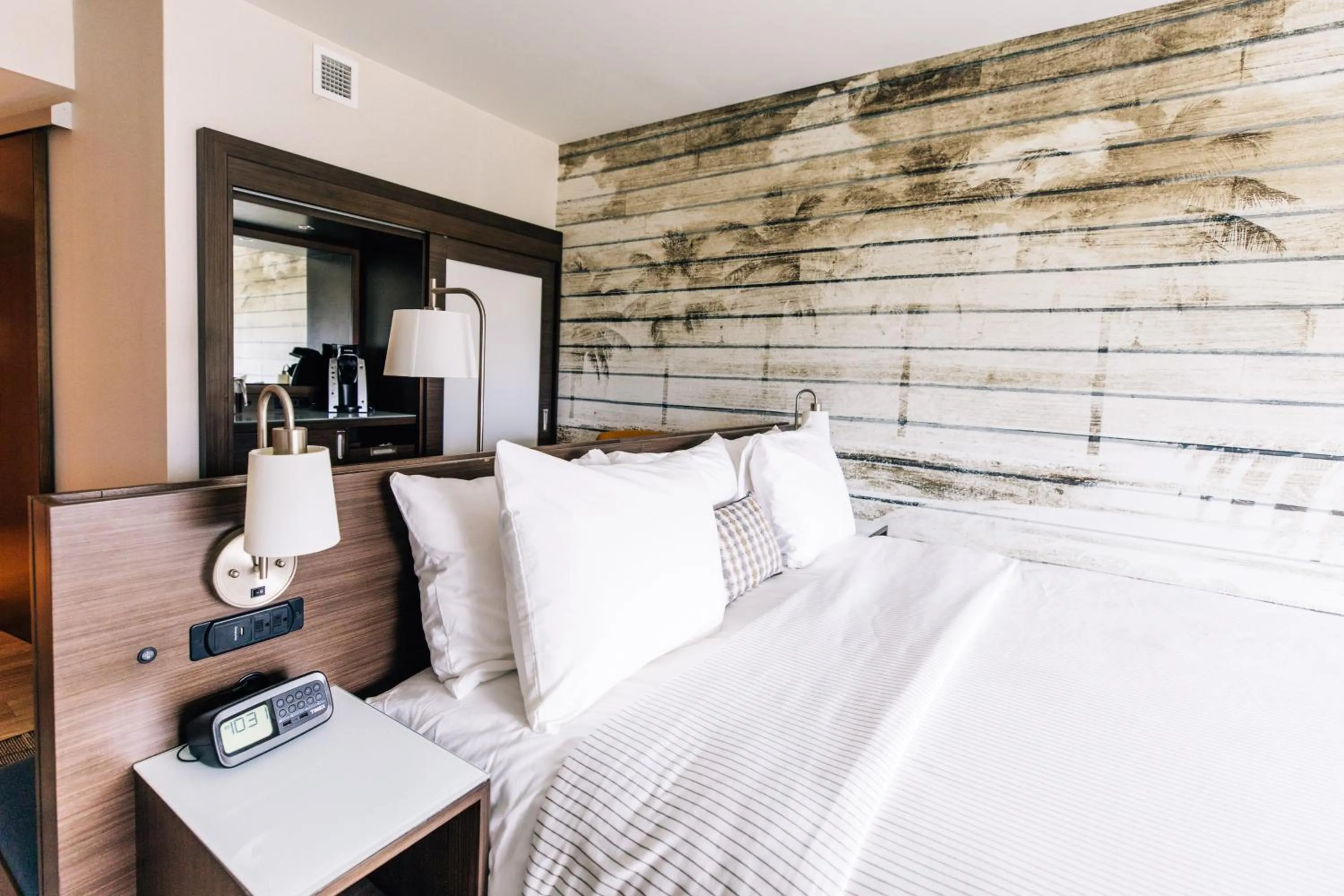 Bedroom, Bed in DoubleTree by Hilton Charleston Riverview