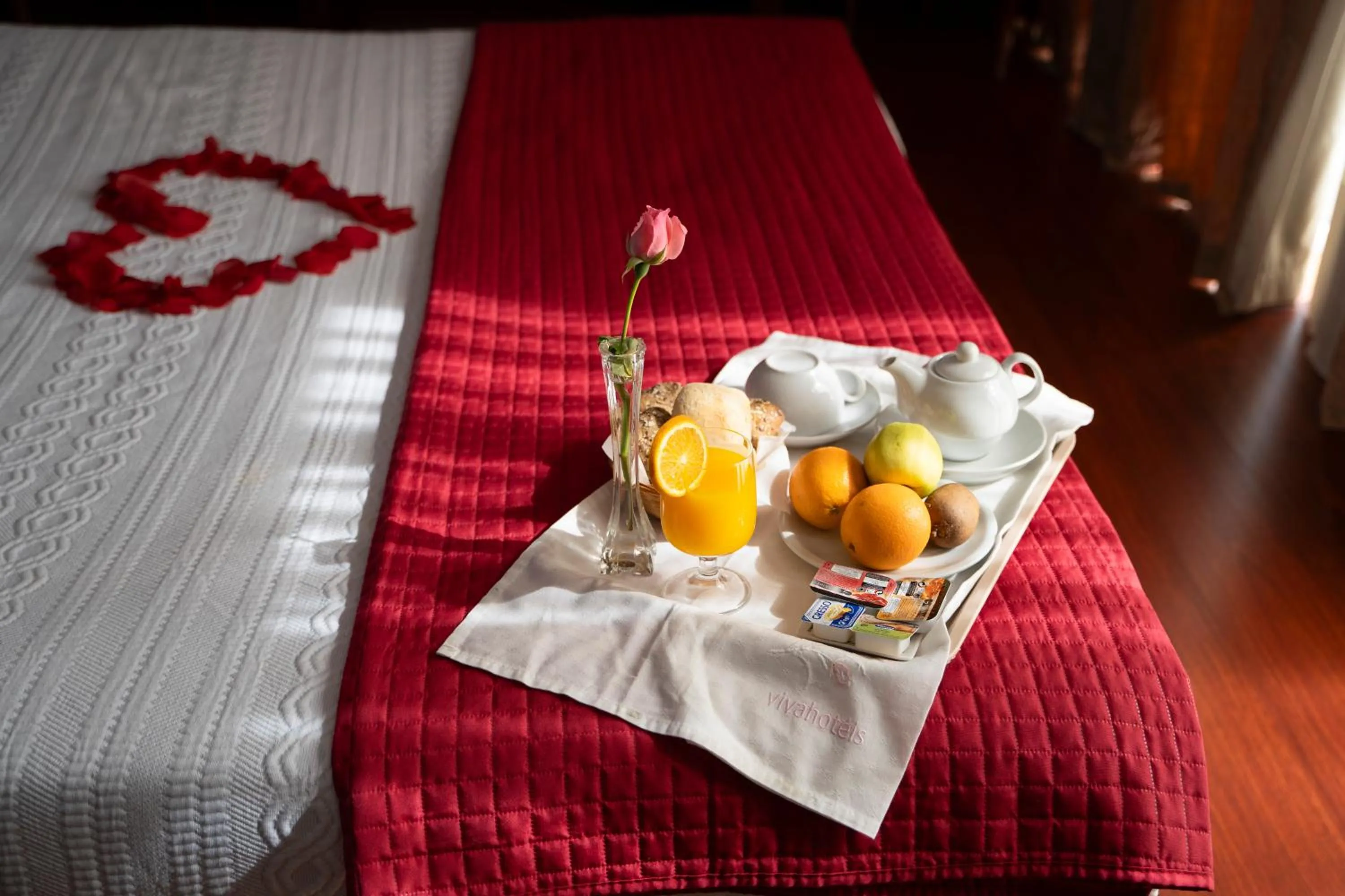 room service, Bed in Hotel Onix