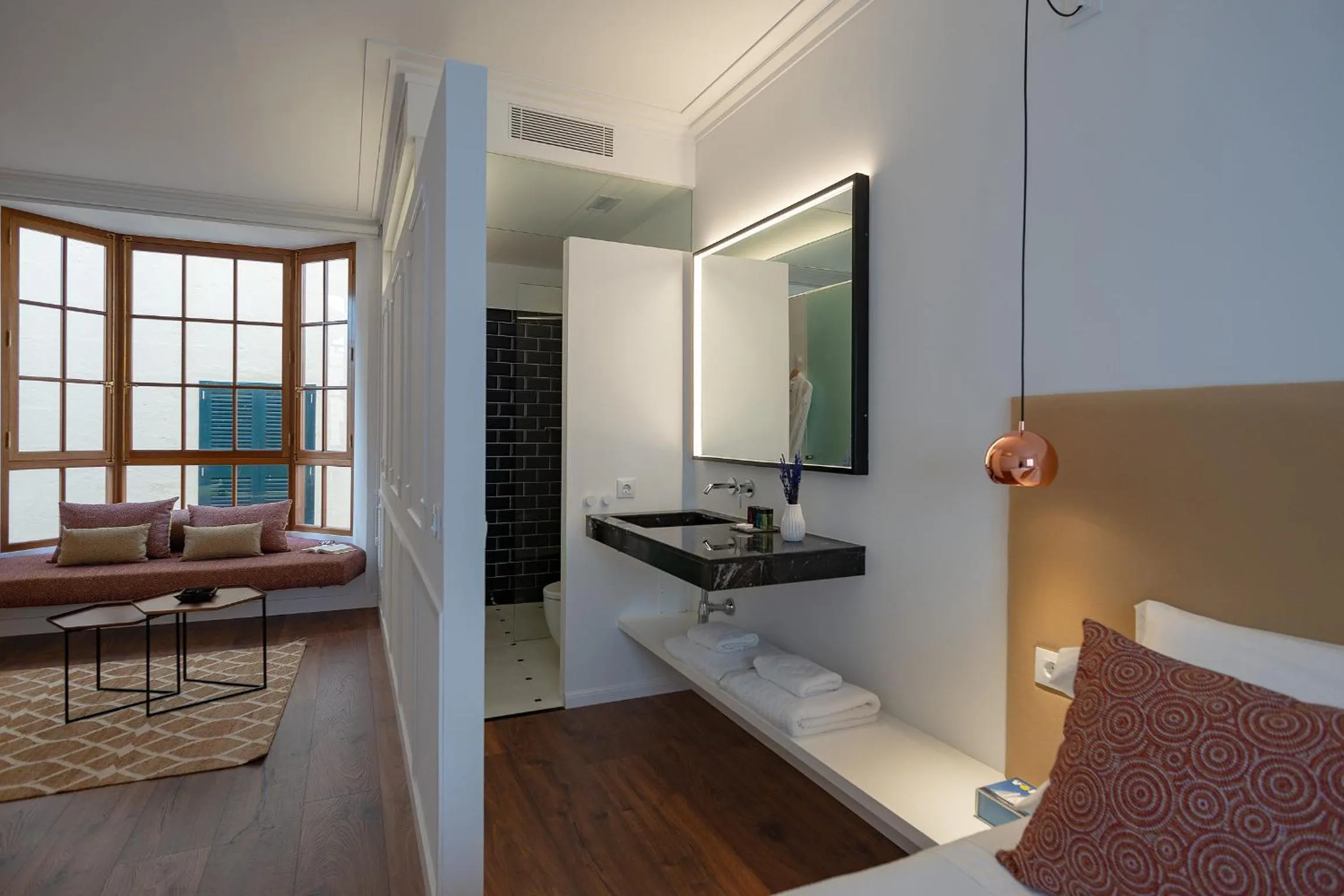 Bathroom, Bed in Divina Suites Hotel Boutique - Adults only