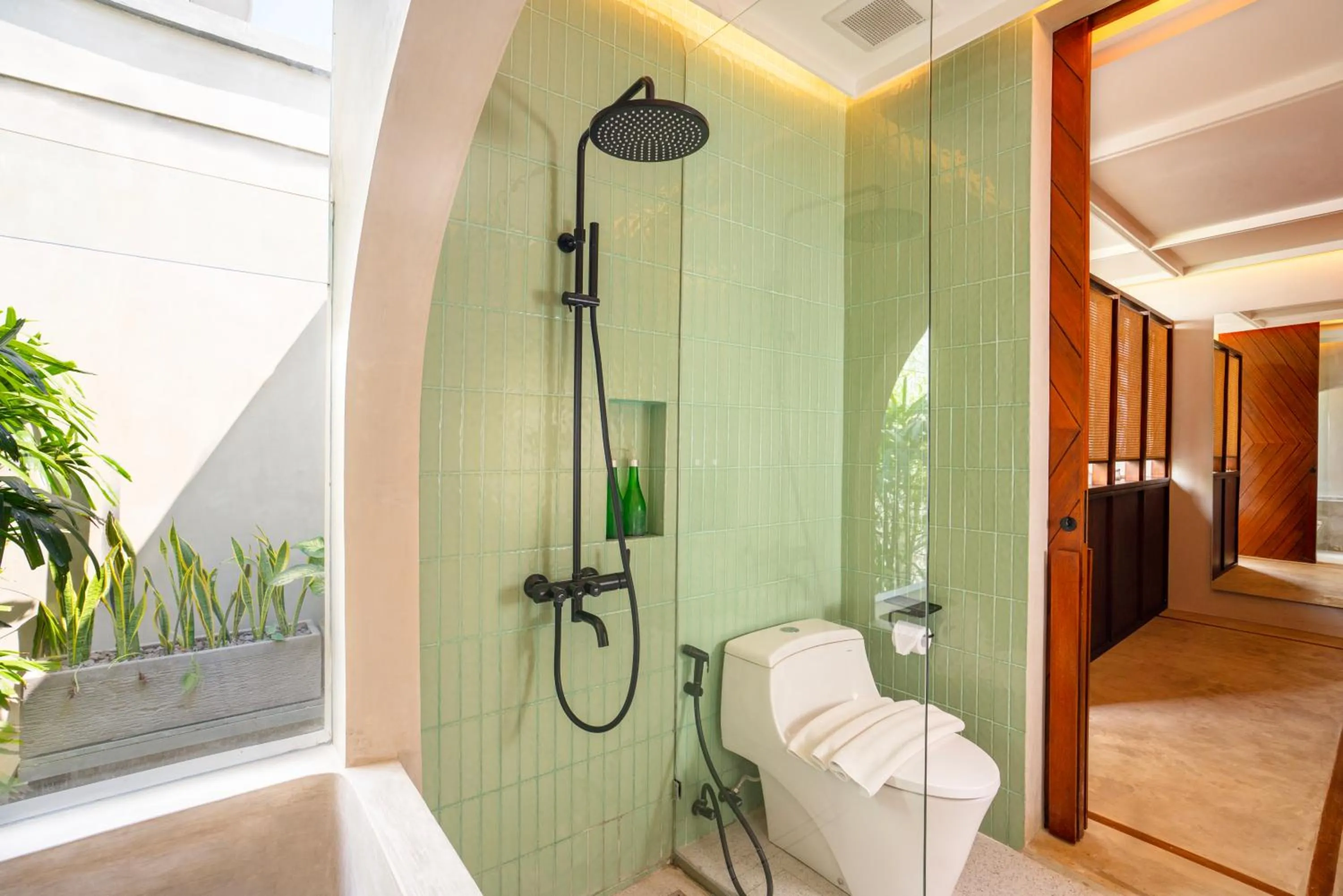 Shower in The Kemilau Hotel & Villa Canggu Bali