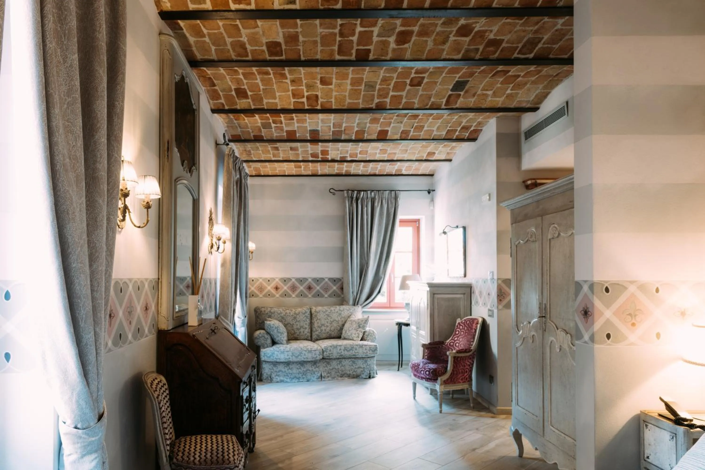 Living room, Bed in Relais Villa Prato