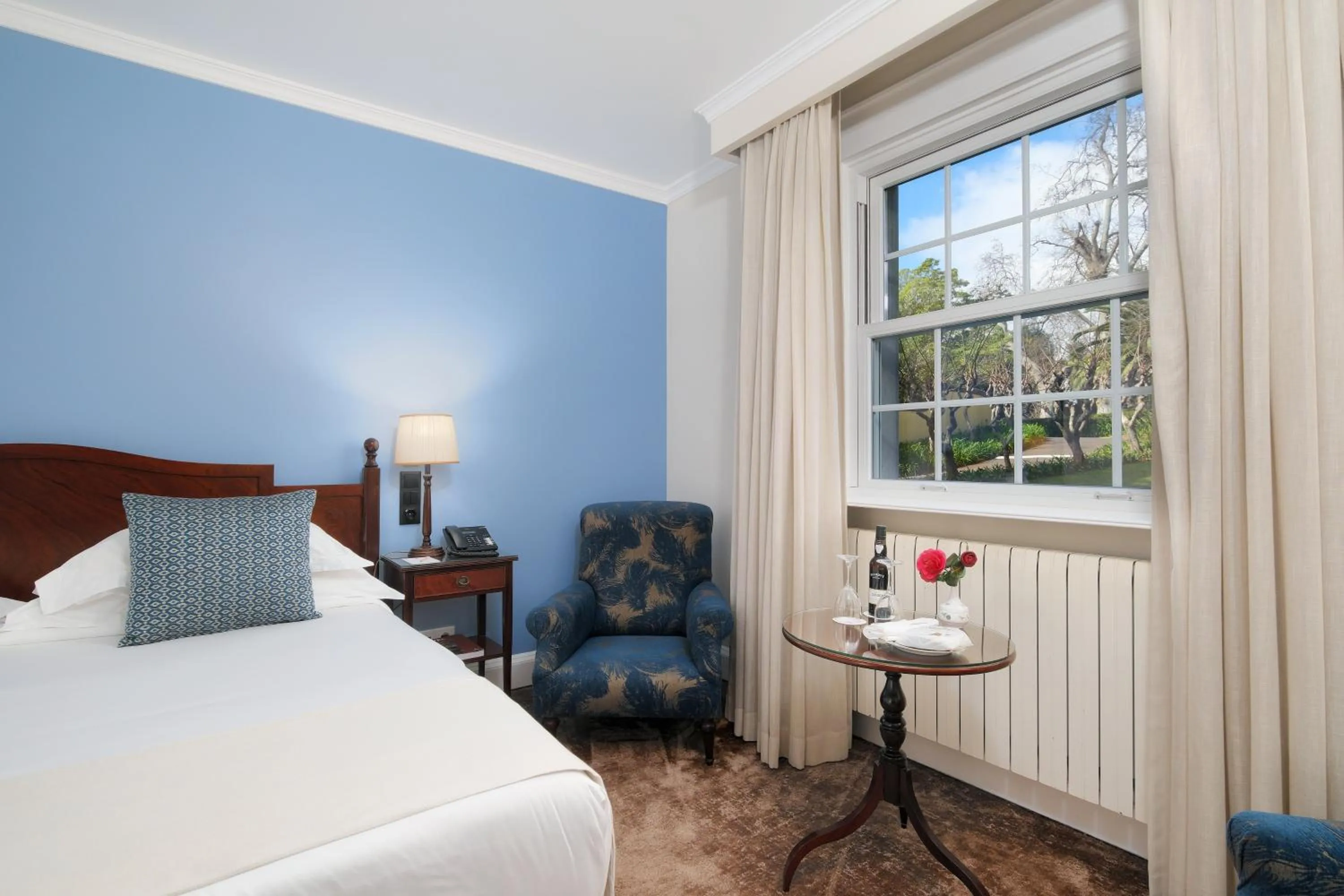 Bedroom, Bed in Casa Velha do Palheiro Relais & Chateaux