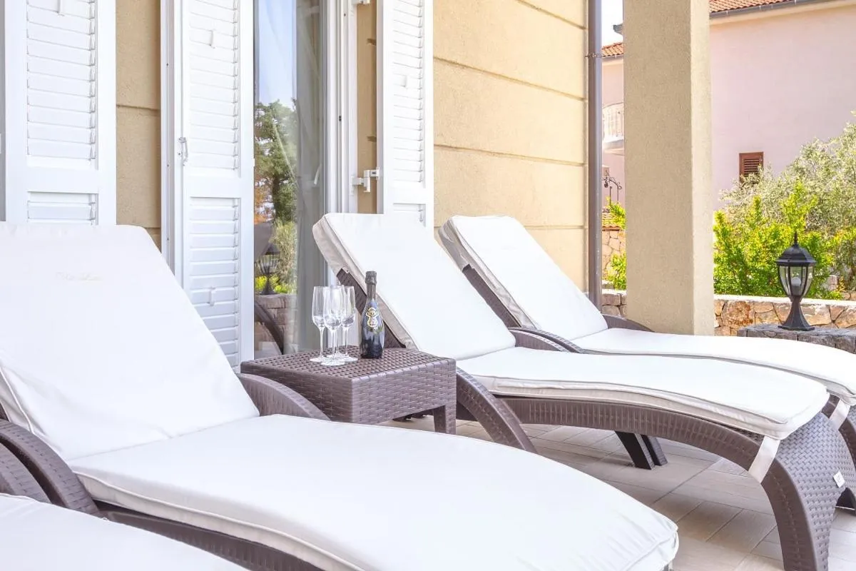 Day in Luxury Apartments Villa Luce