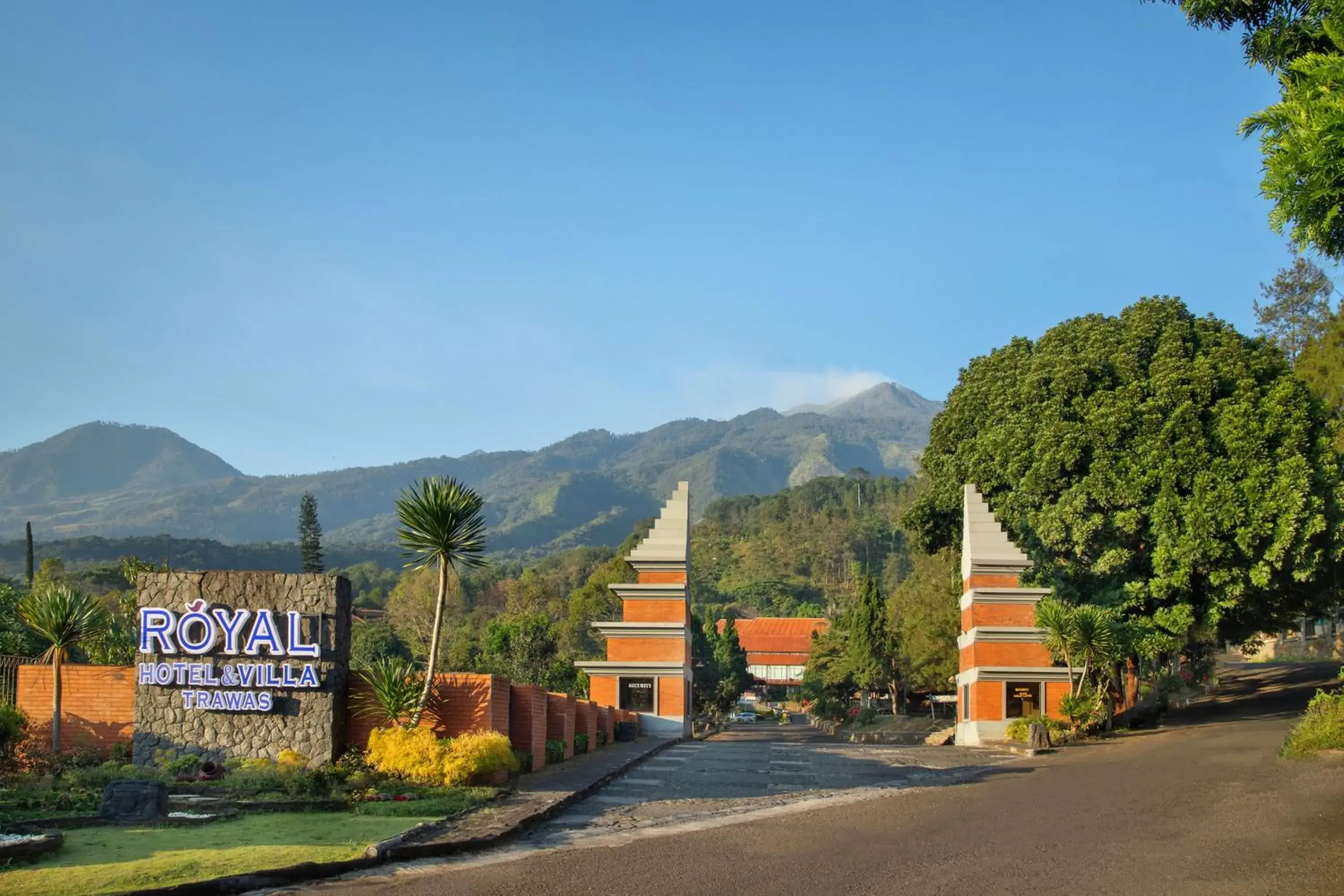 Facade/entrance in Royal Hotel and Villas Trawas Facade/entrance in Royal Hotel and Villas Trawas