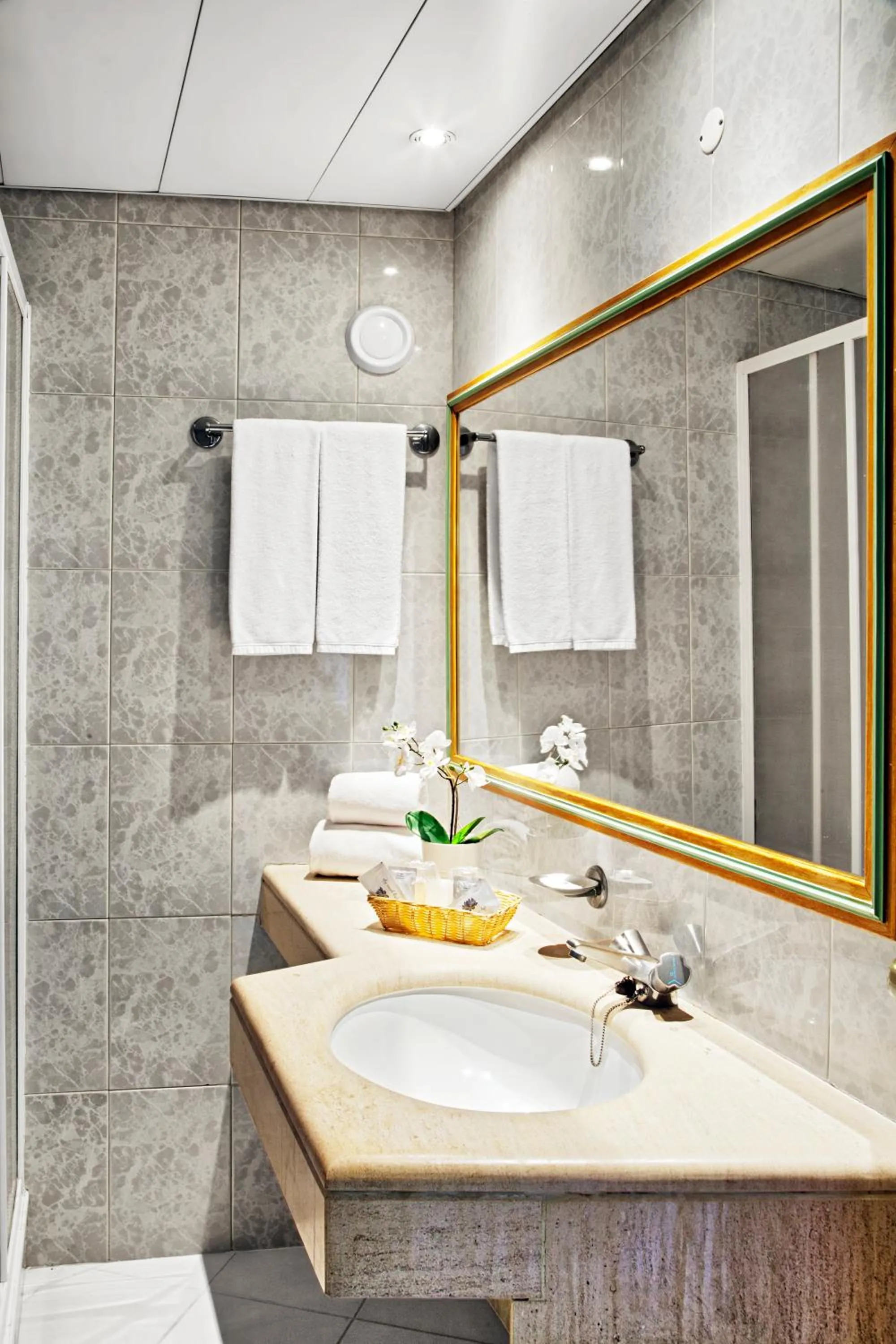 Bathroom in Ondamar Hotel Apartamentos