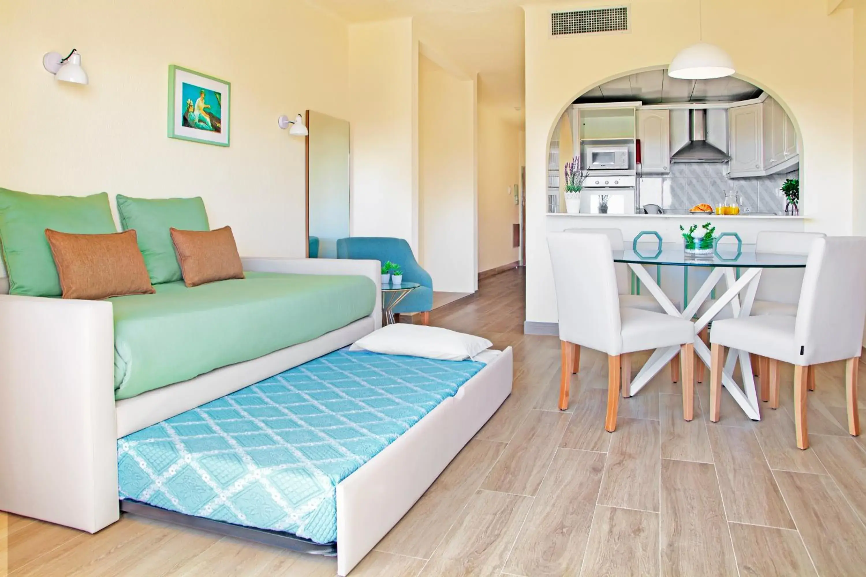 Communal lounge/ TV room, Bed in Ondamar Hotel Apartamentos Communal lounge/ TV room, Bed in Ondamar Hotel Apartamentos