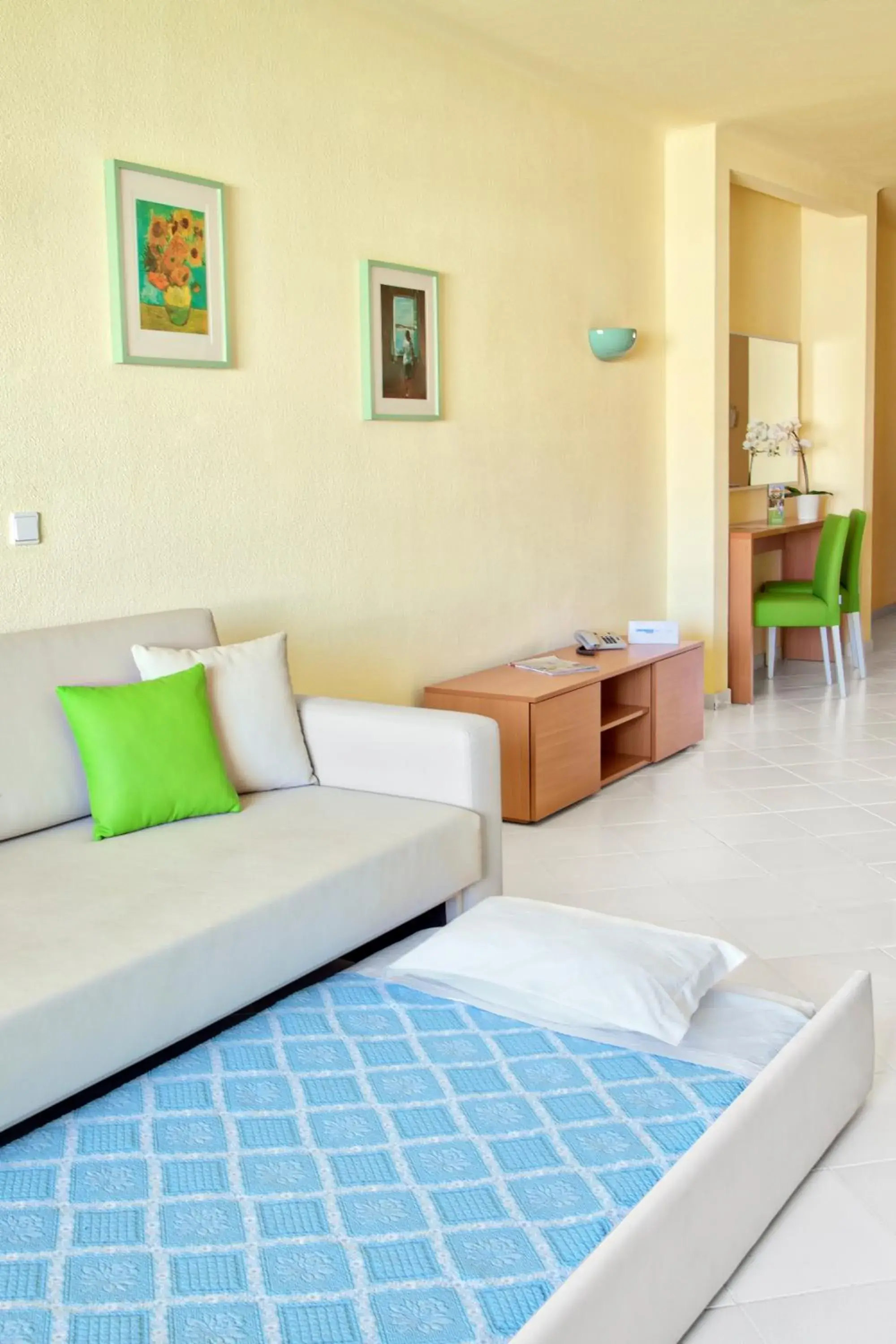 Living room, Bed in Ondamar Hotel Apartamentos Living room, Bed in Ondamar Hotel Apartamentos