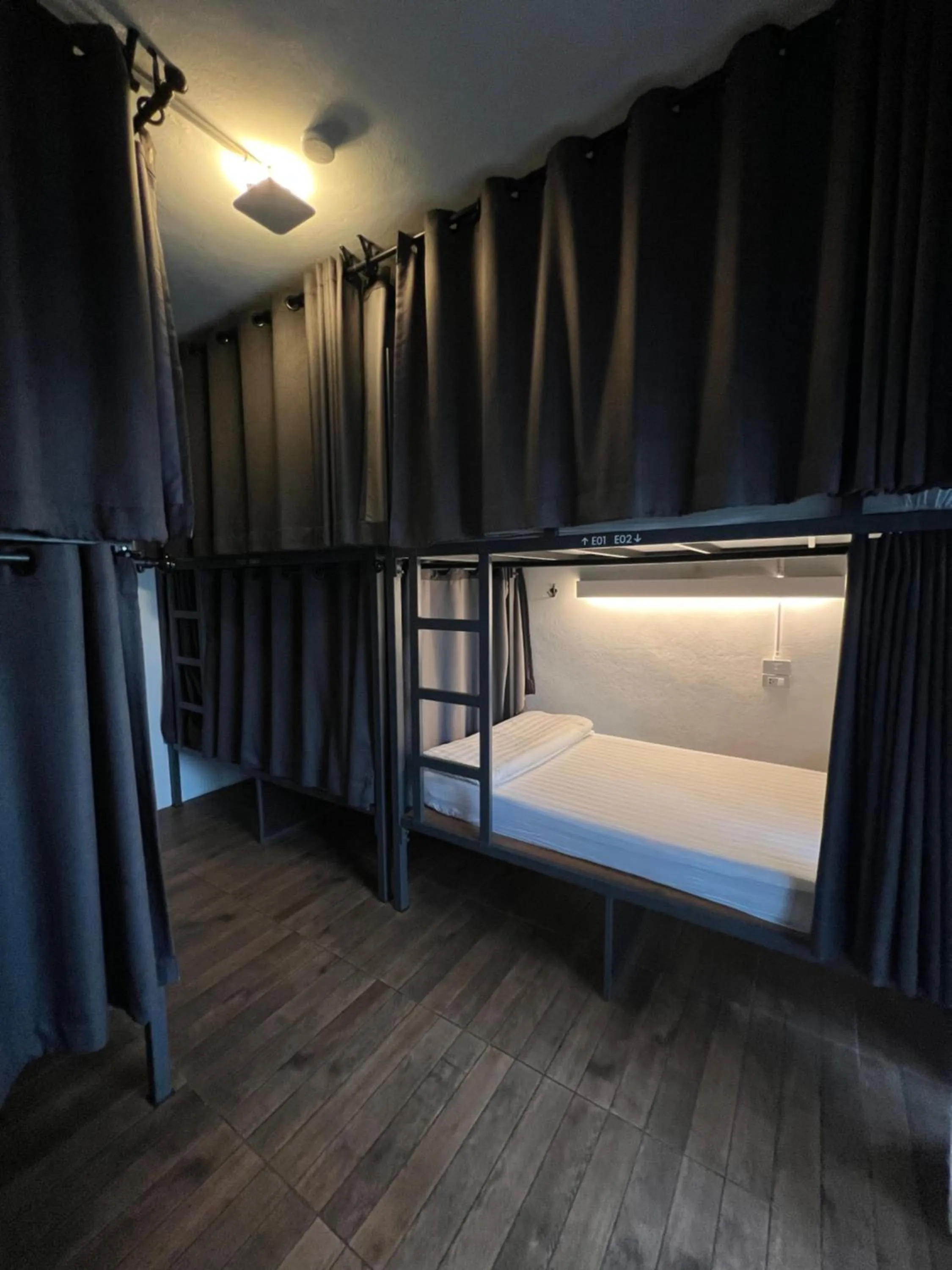 bunk bed, Bed in Hobnob Hostel