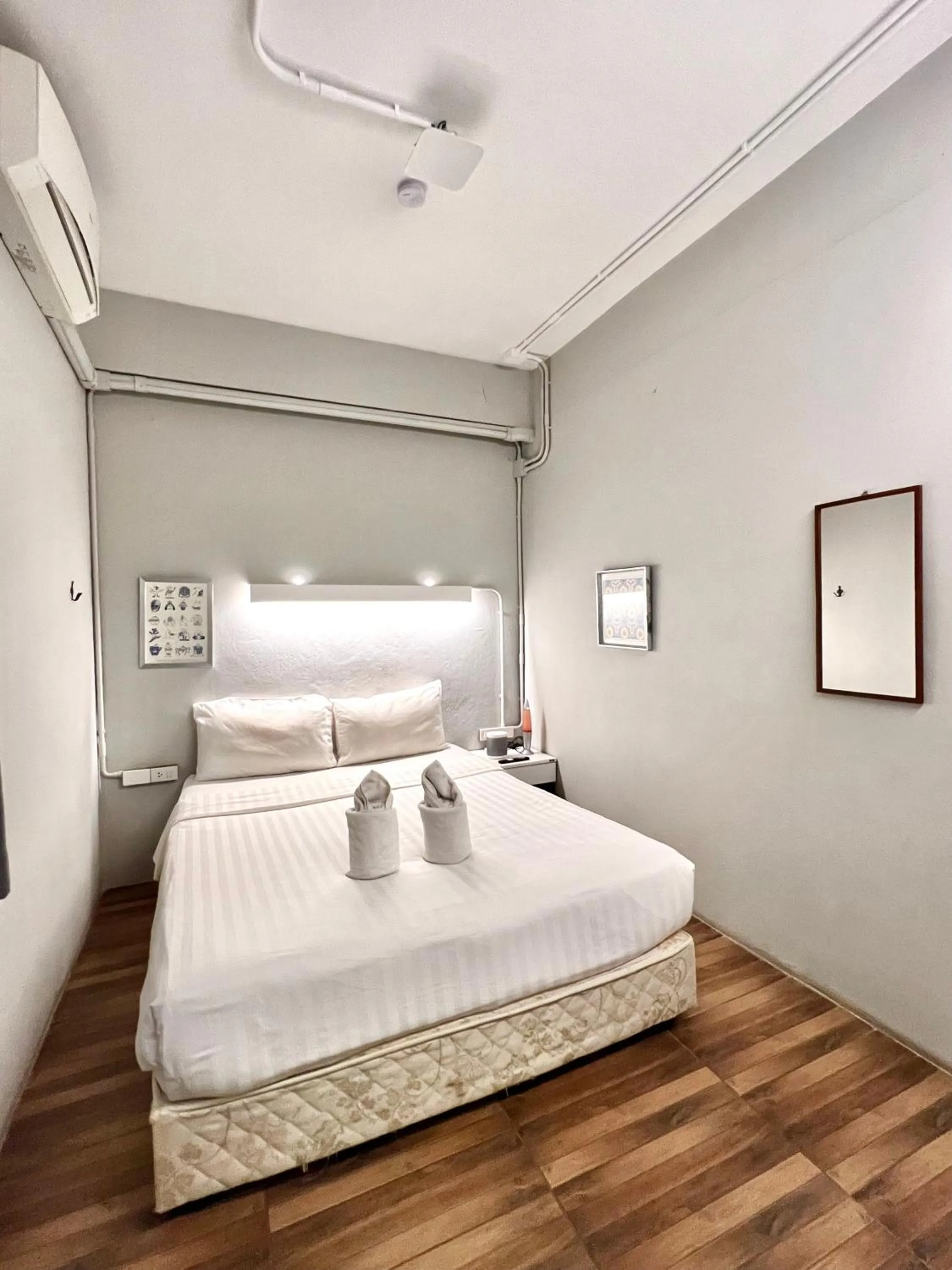 Bed in Hobnob Hostel