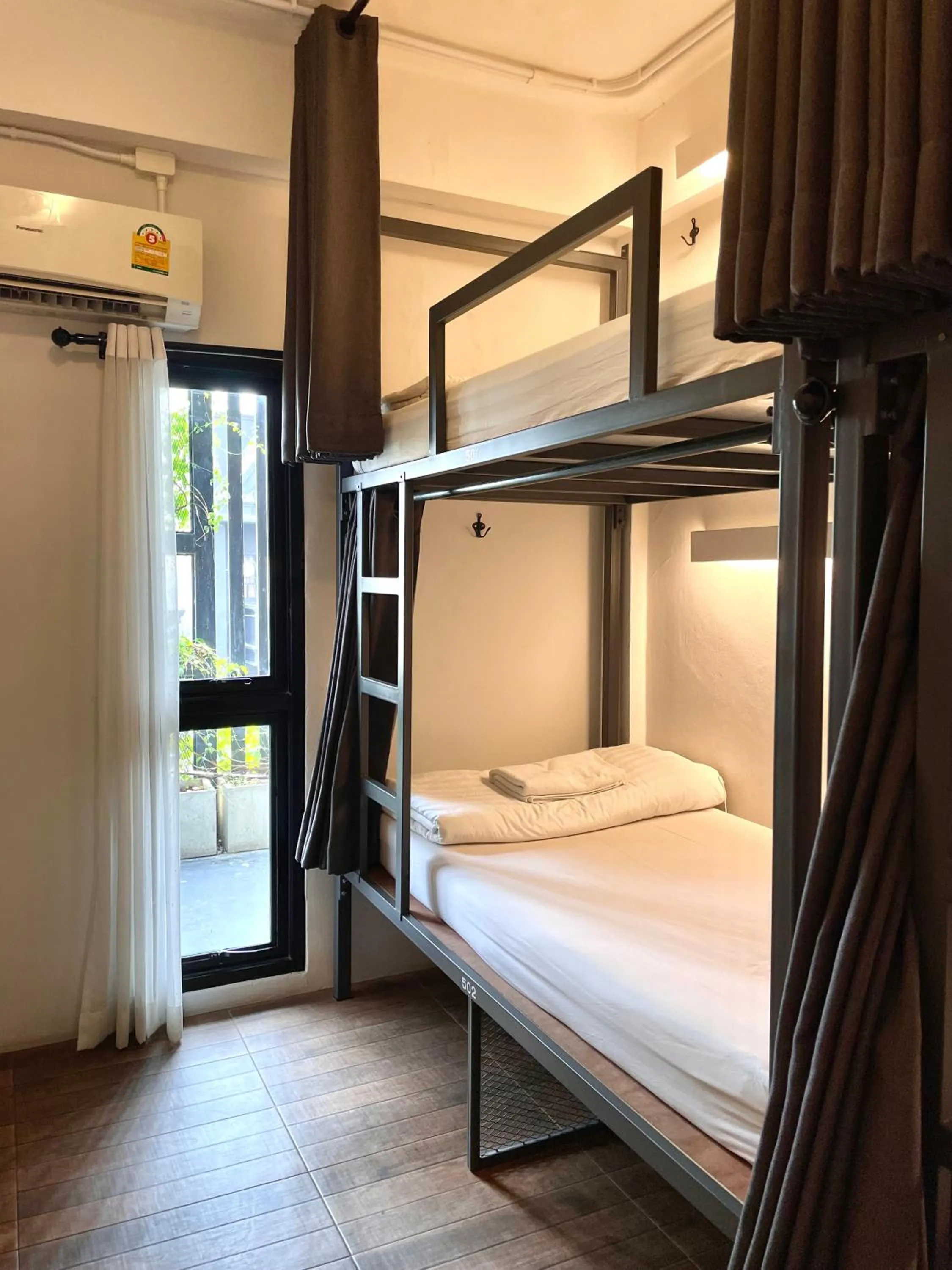 bunk bed, Bed in Hobnob Hostel