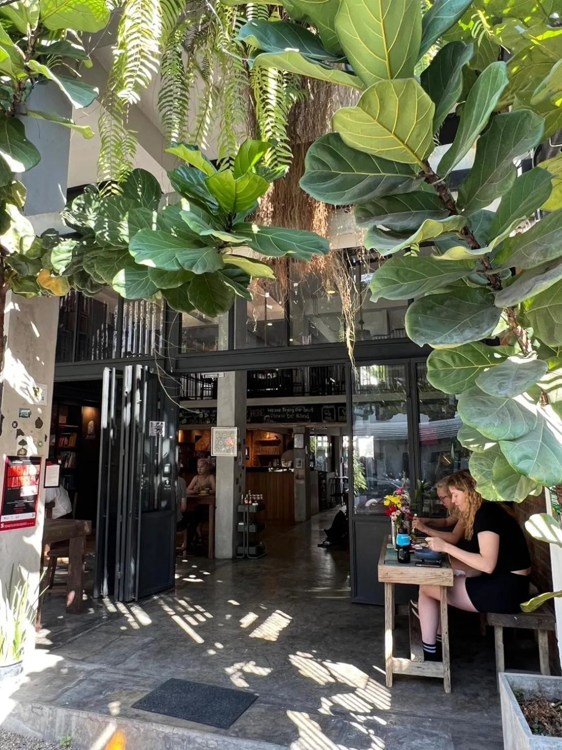 Restaurant/places to eat in Hobnob Hostel