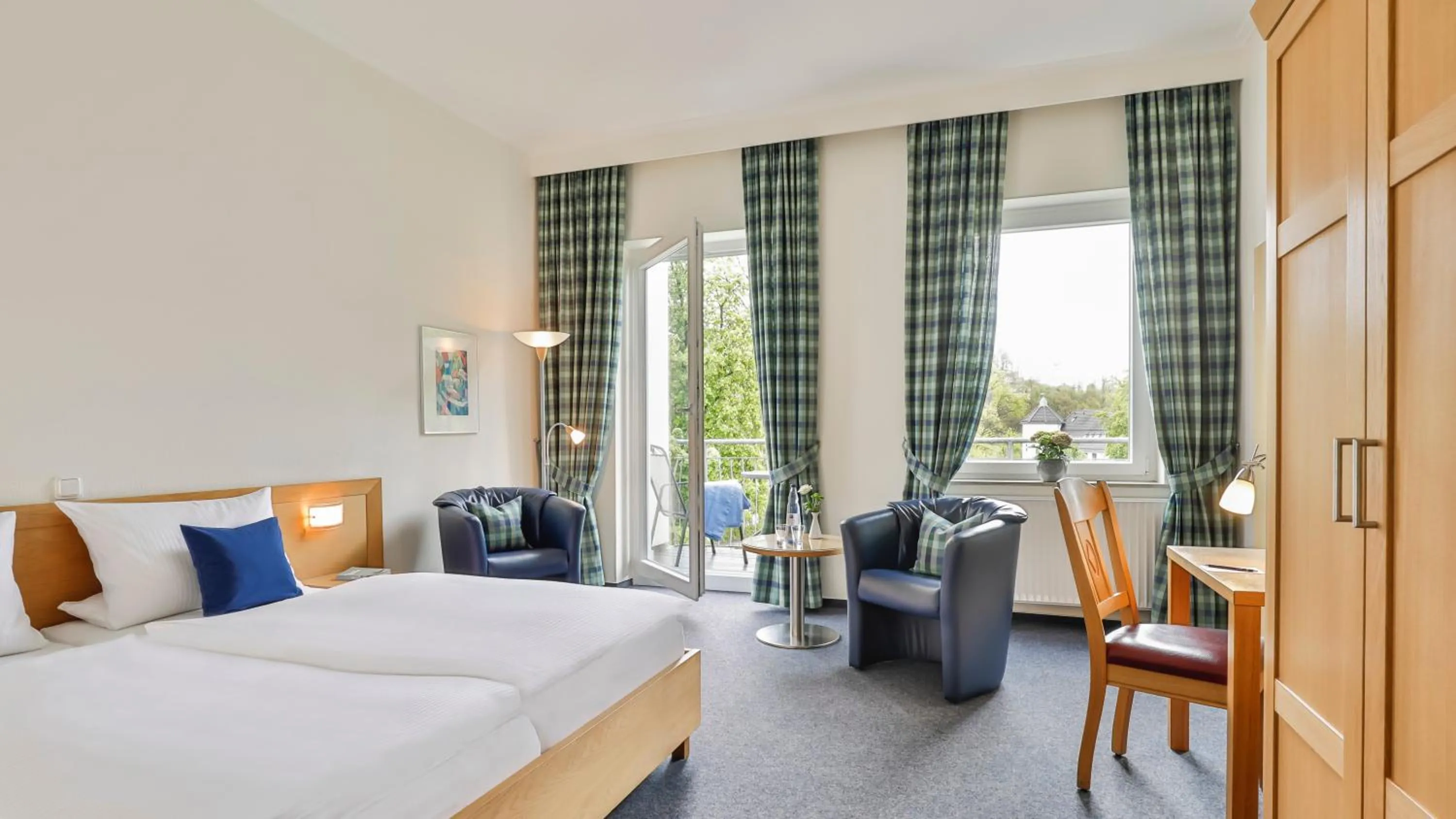 Balcony/Terrace, Bed in Dorint Parkhotel Siegen