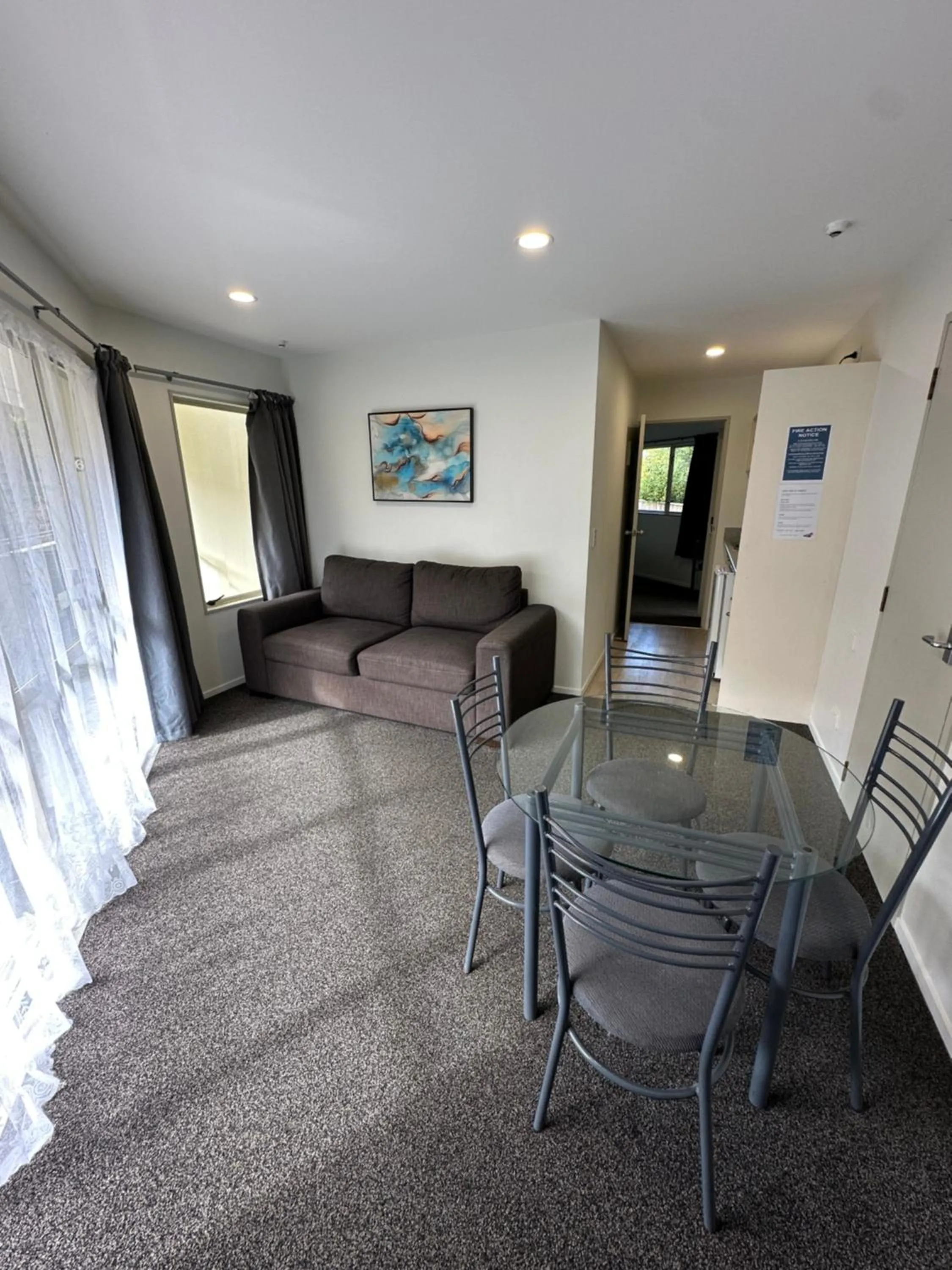 Living room in Baycourt Lakefront Motel