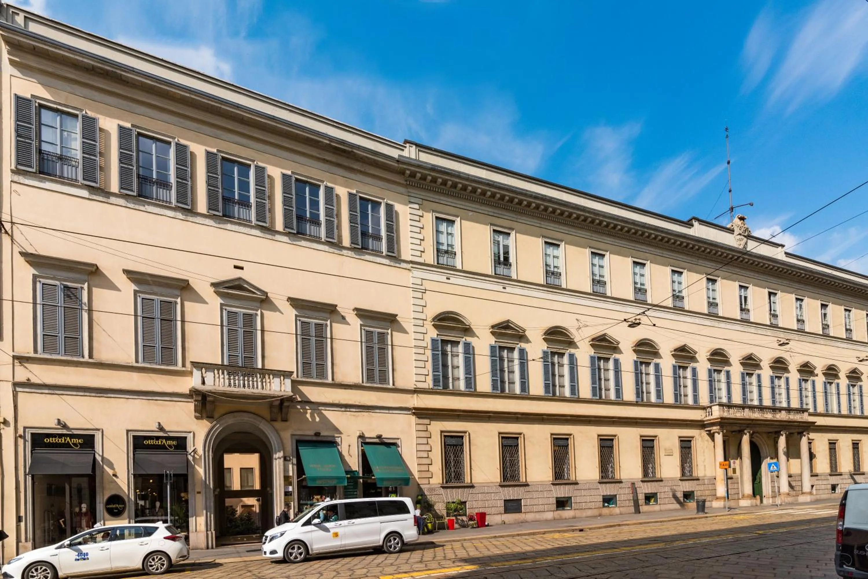 Property building in Rivière Private Rooms Alla Scala