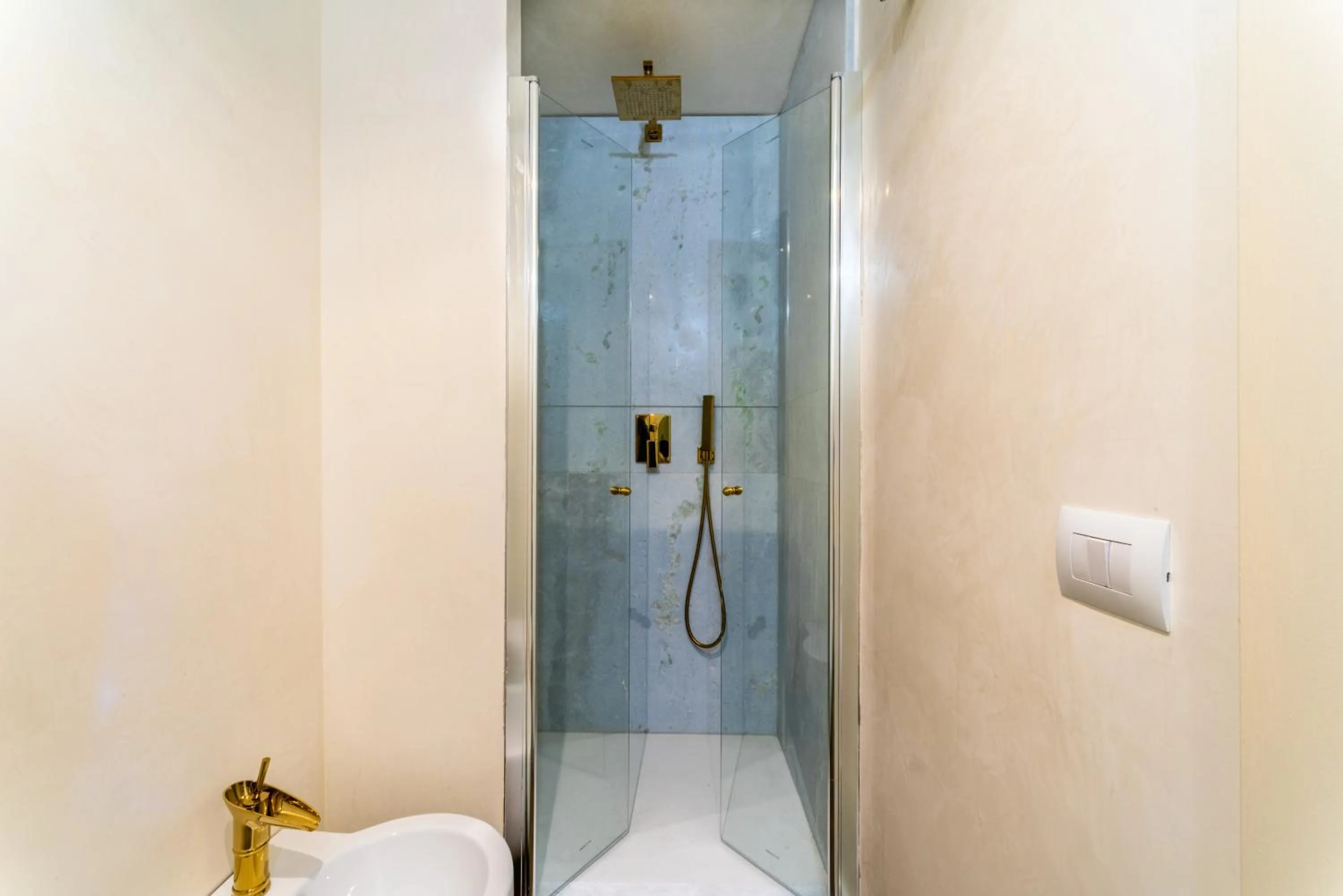 Shower in Rivière Private Rooms Alla Scala