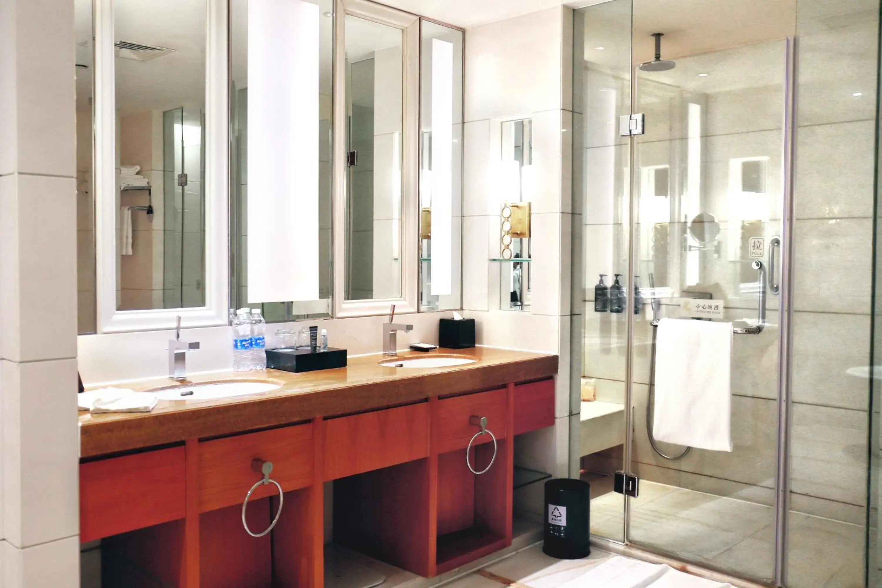 Executive Suite, Concierge level, 1 Bedroom Suite, 1 King in Sheraton Jinan Hotel Executive Suite, Concierge level, 1 Bedroom Suite, 1 King in Sheraton Jinan Hotel