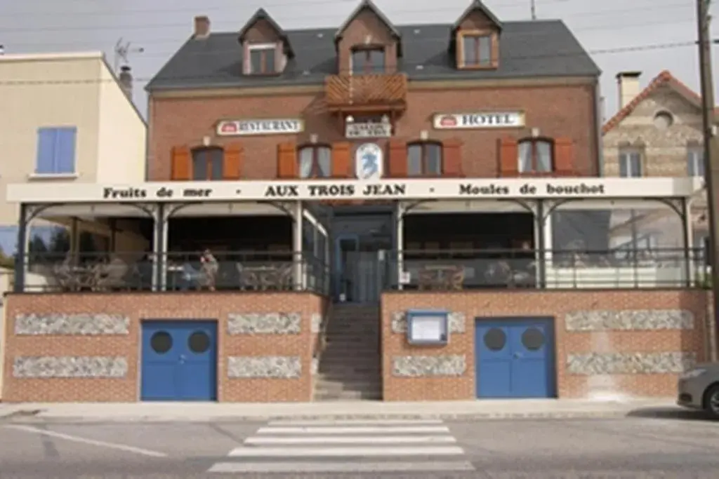 Aux Trois Jean Aux Trois Jean