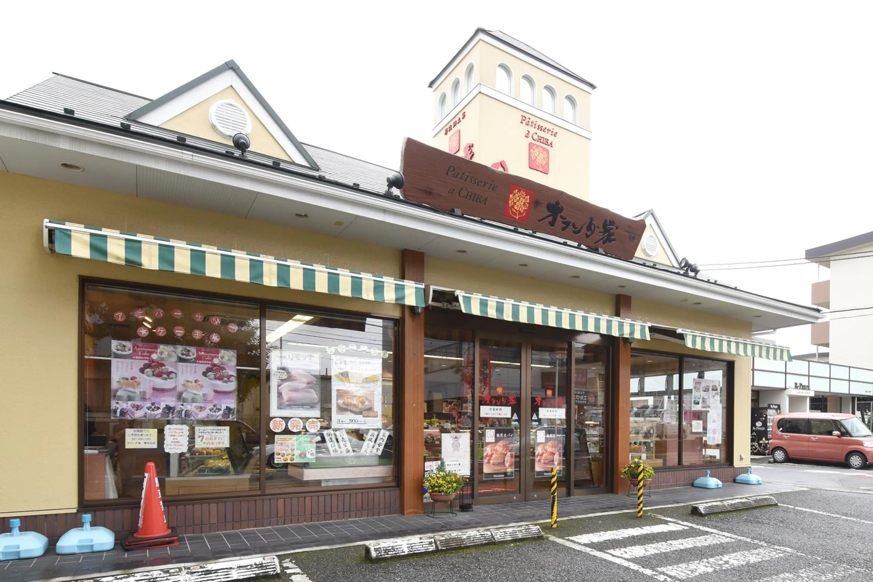 Shopping Area in Vessel Inn Yachiyo Katsudai Station