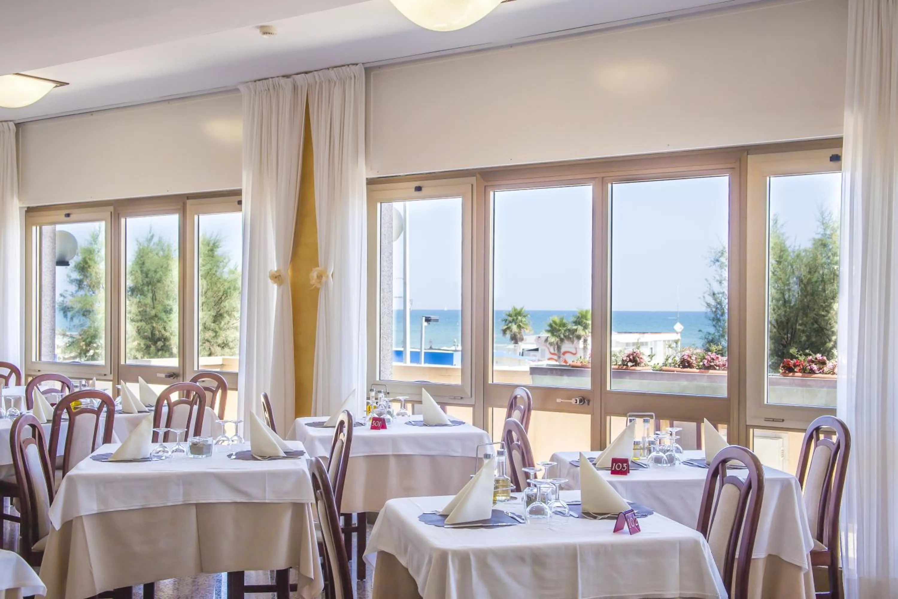 Restaurant/places to eat in Hotel Touring