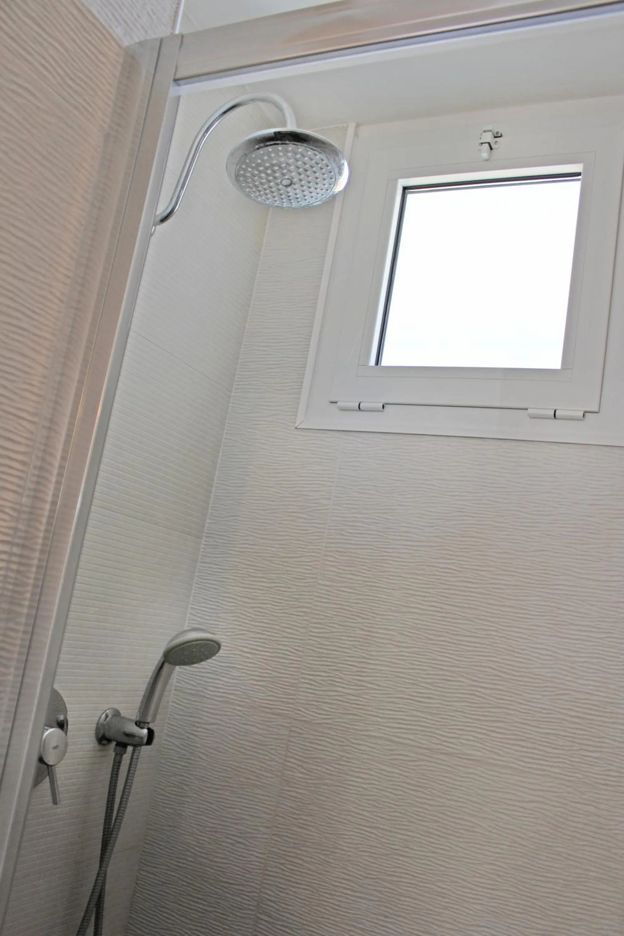 Shower in Hotel Touring