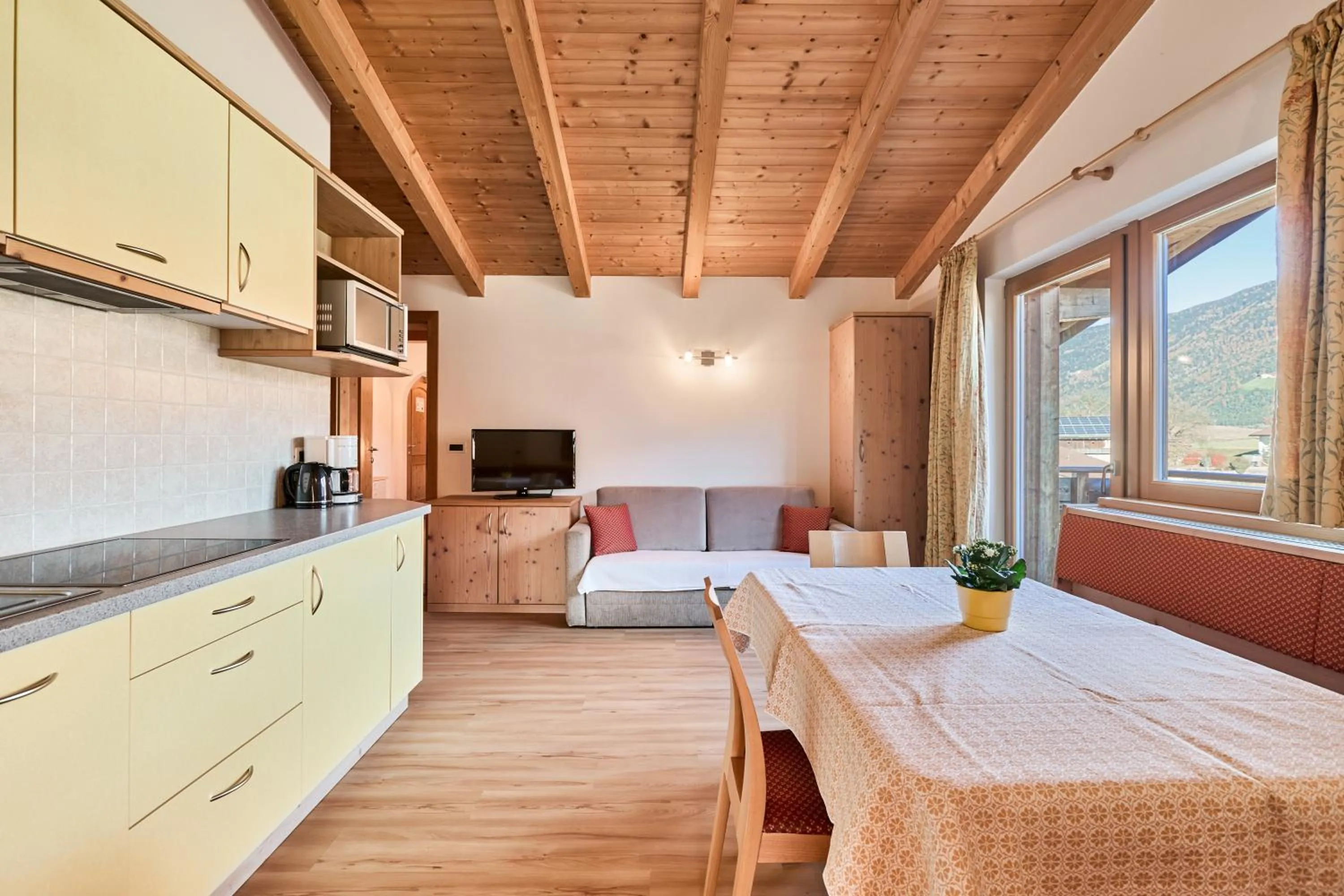 Living room, Bed in Residence Schiestlhof