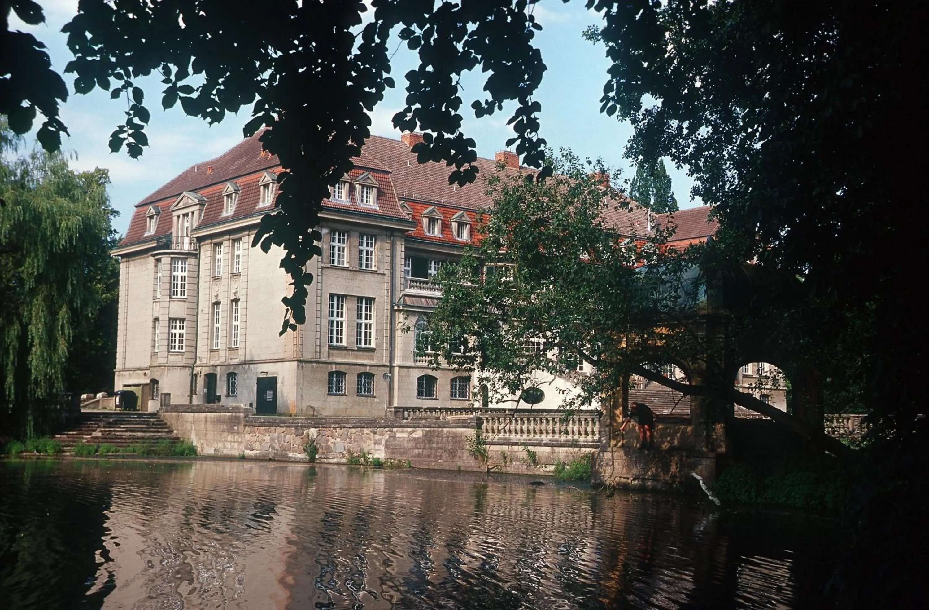 Property building in Jagdschloss-Bellin
