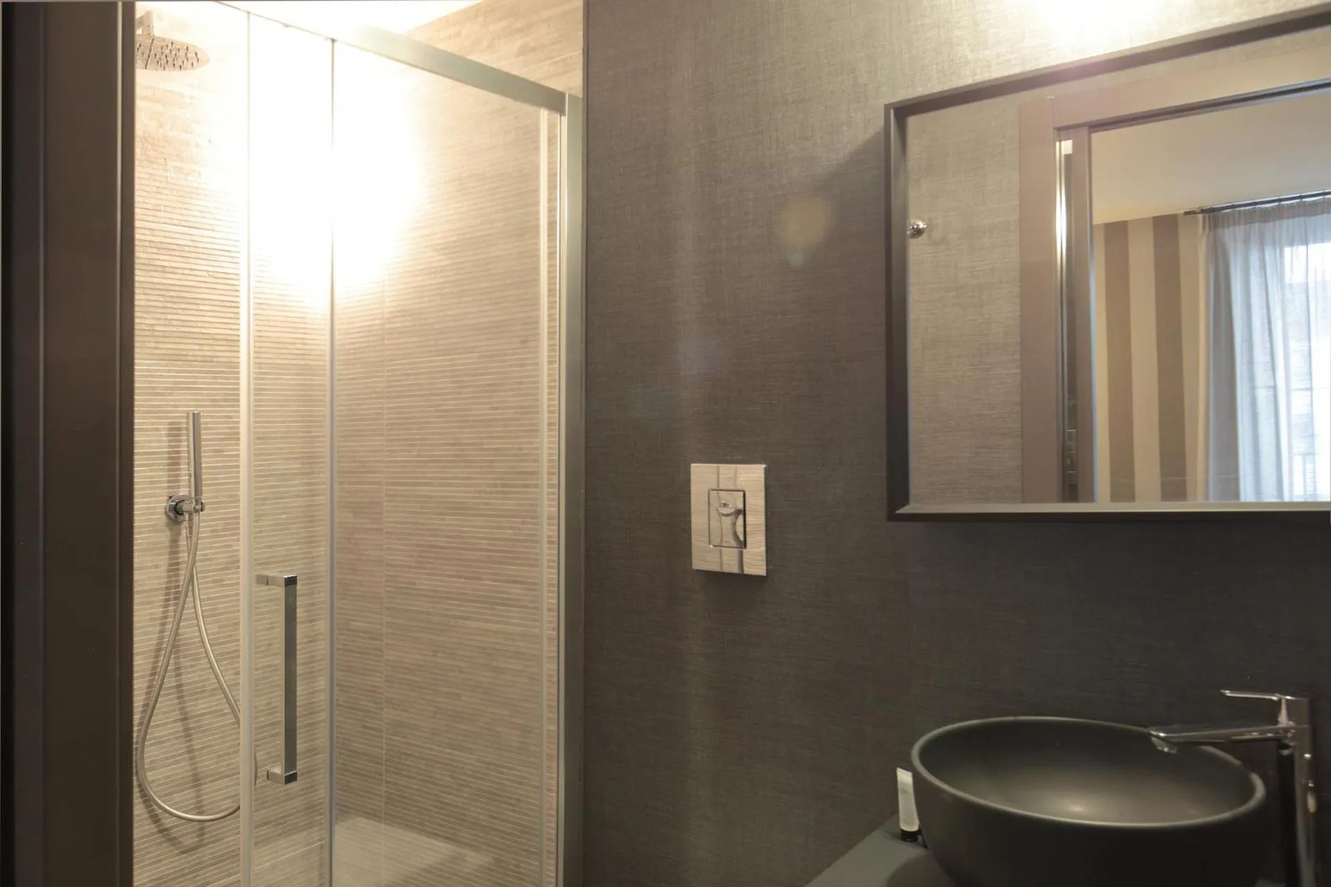 Shower in Imbriani Guest House