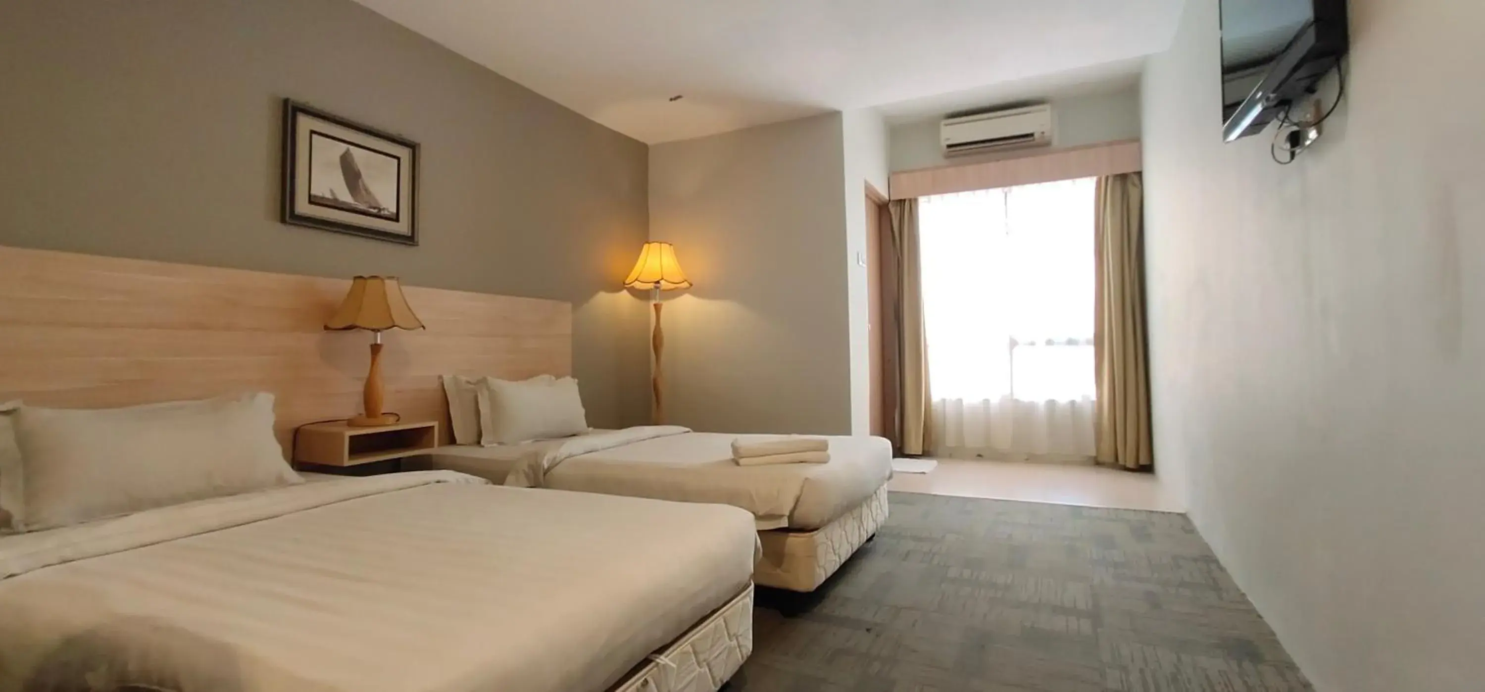 Shower, Bed in Prima Hotel Melaka Shower, Bed in Prima Hotel Melaka